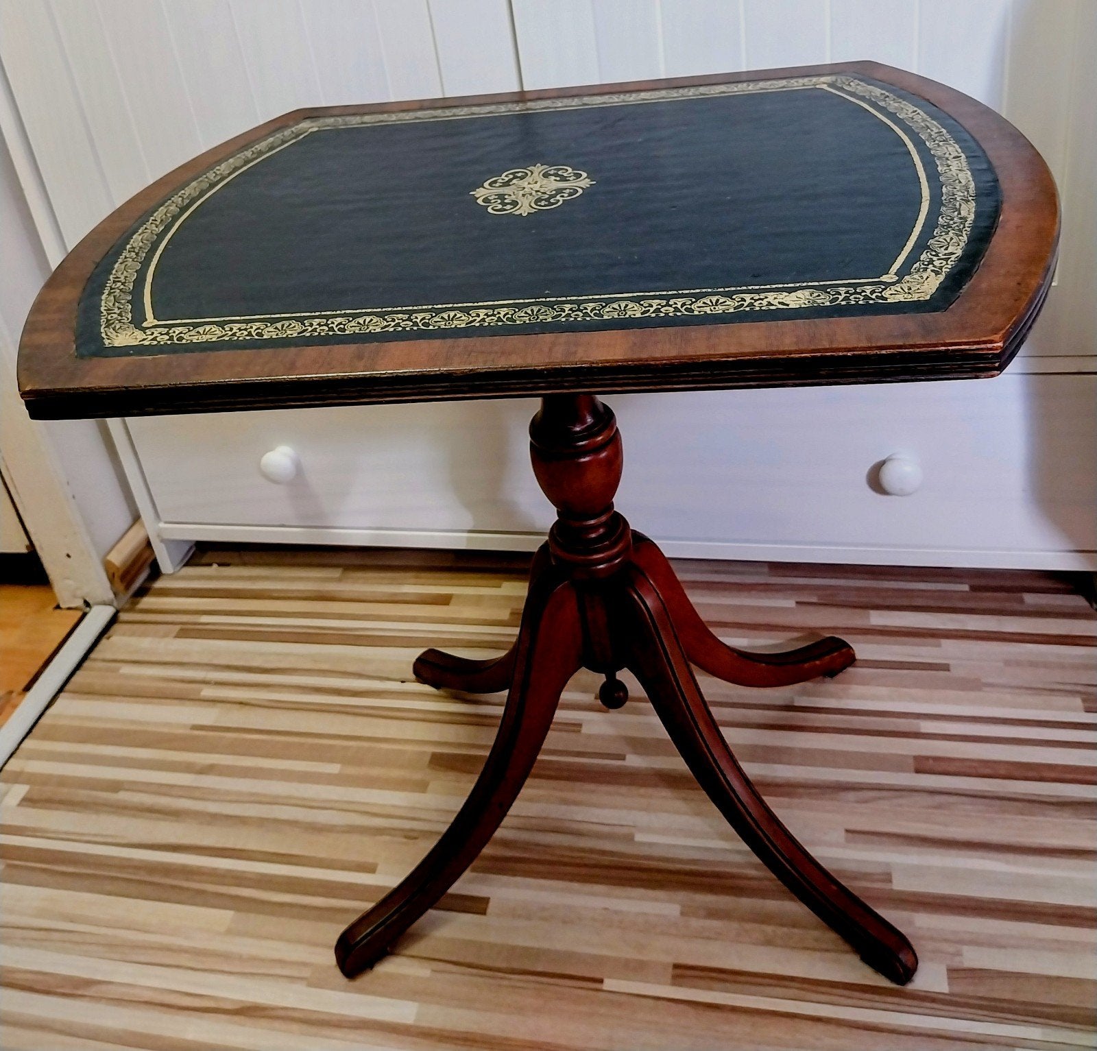 Antieke Victoriaanse bijzettafel met lederen blad en goudk, Ophalen