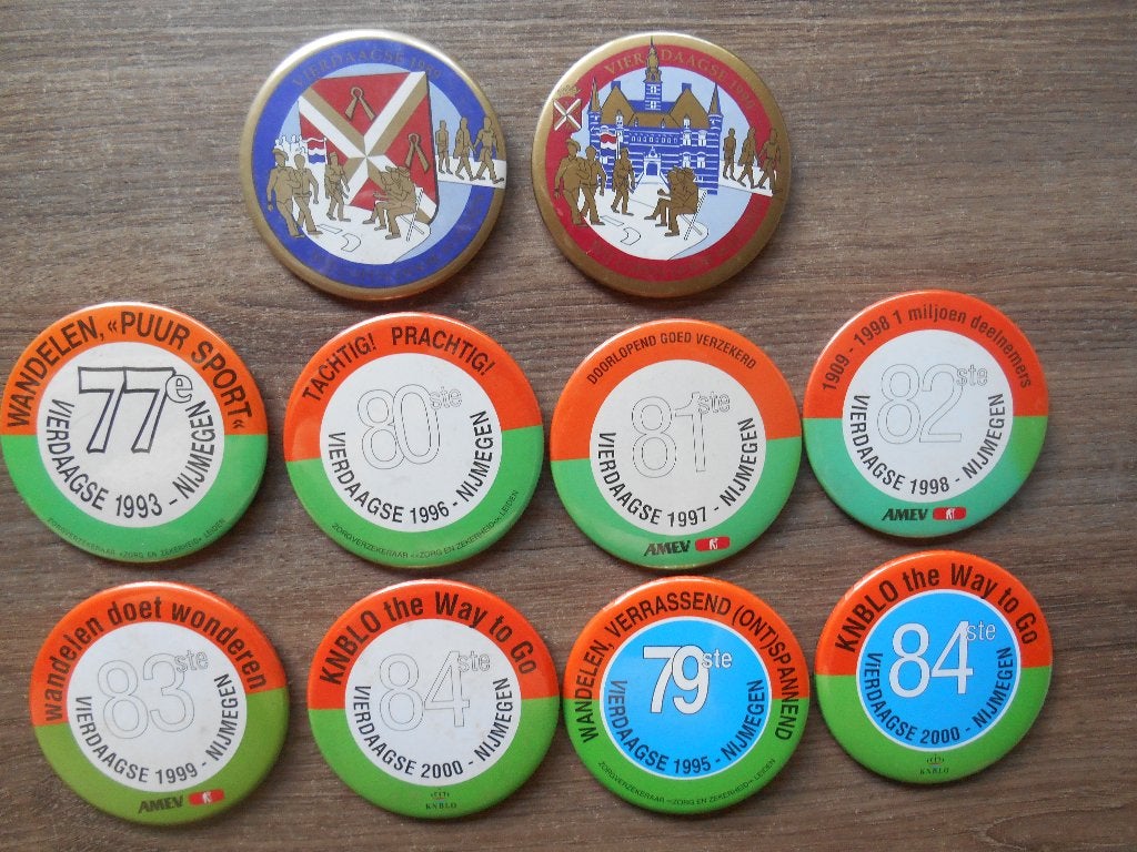Vierdaagse buttons NOG 8 verschillende 0,75 euro per stuk, Verzamelen, Speldjes, Pins en Buttons, Ophalen of Verzenden, Gebruikt
