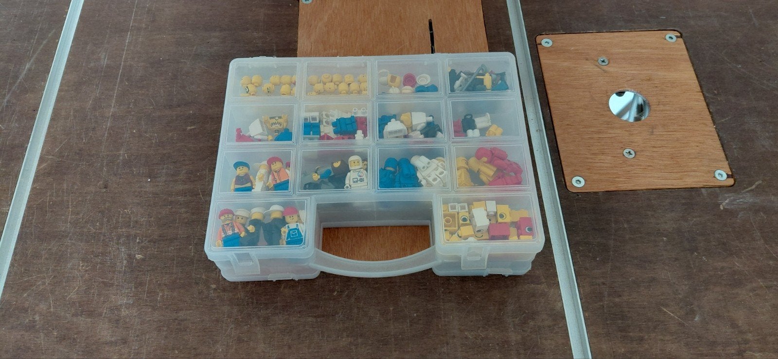 Foto 9 van Grote partij Lego. Gesorteerd op kleur en soort.