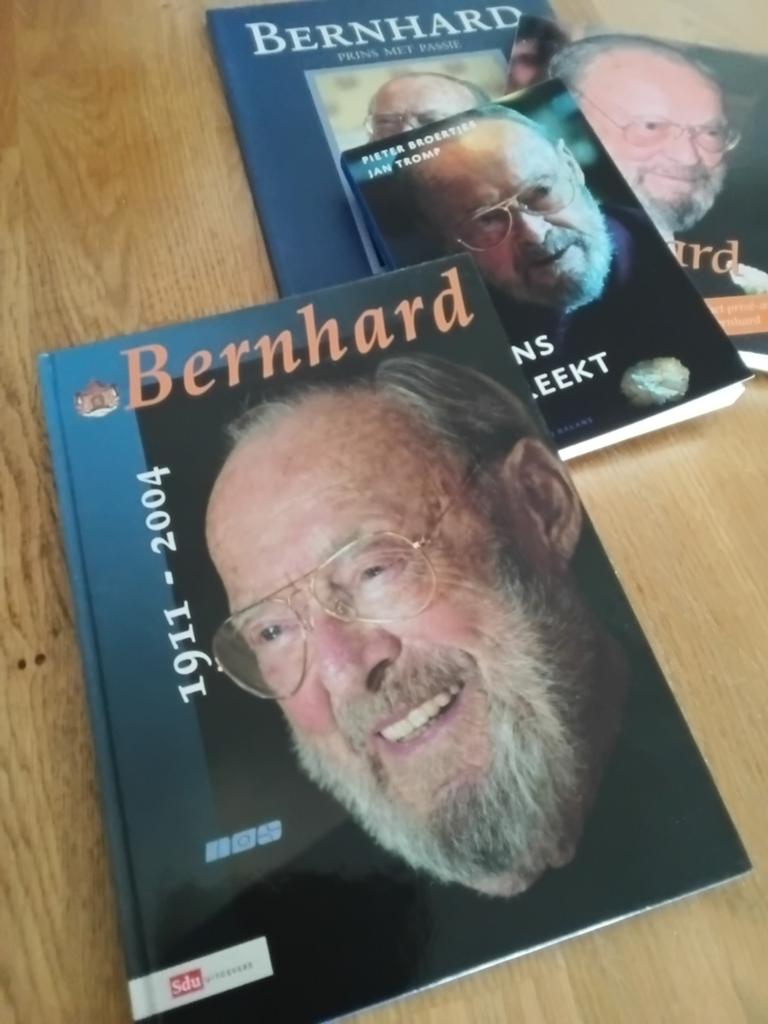 4 unieke biografieën van Z.K.H Prins Bernhard, in 1 koop!, Ophalen of Verzenden, Gelezen