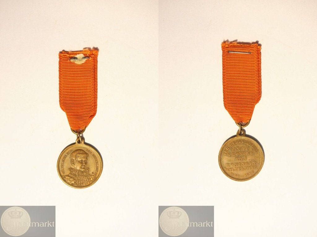 Draagpenning 1898 'Inhuldiging Wilhelmina' - Zeldzaam, Ophalen of Verzenden, Overige materialen, Nederland