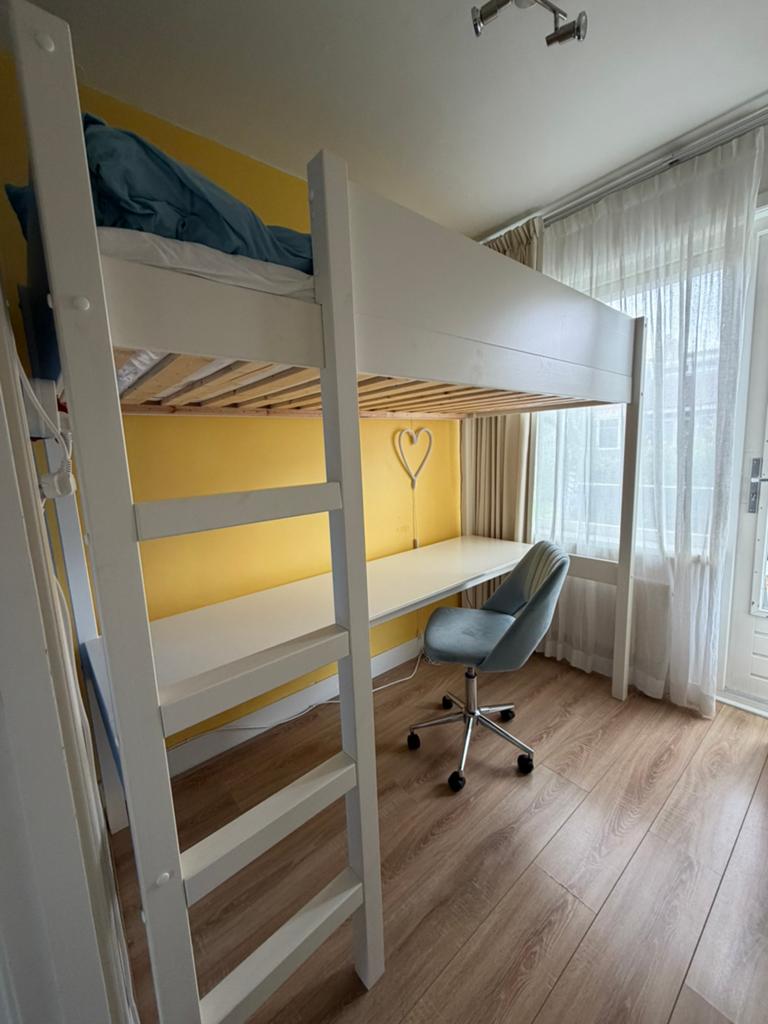 Hoogslaper met bureau Petite Amelie, Ophalen, Eenpersoons, Zo goed als nieuw, 90 cm
