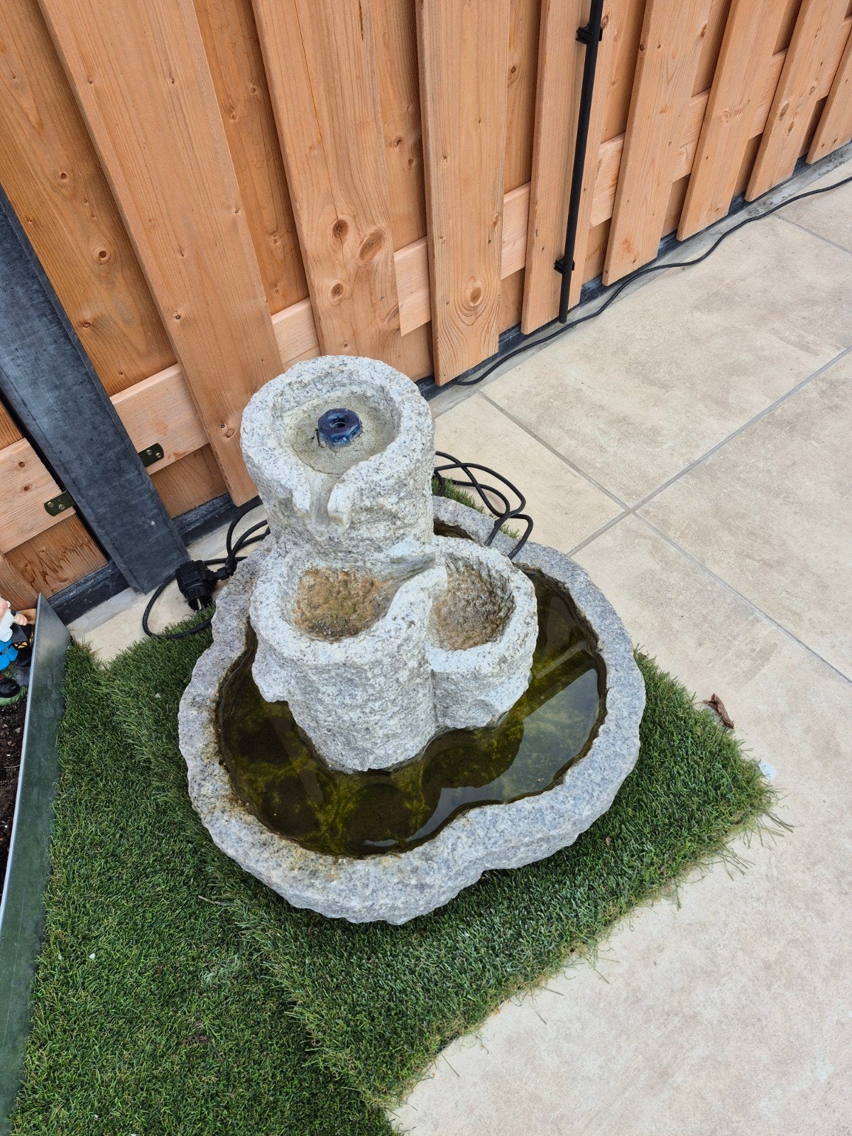 Granieten fontein met waterornament pomp deffect, Tuin en Terras, Ophalen, Gebruikt, Graniet, Waterornament