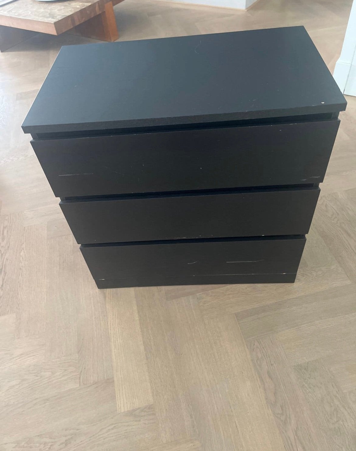 IkEA Malm ladekast met veel gebruiksporen, Huis en Inrichting, Ophalen, Minder dan 50 cm, Gebruikt, 3 of 4 laden