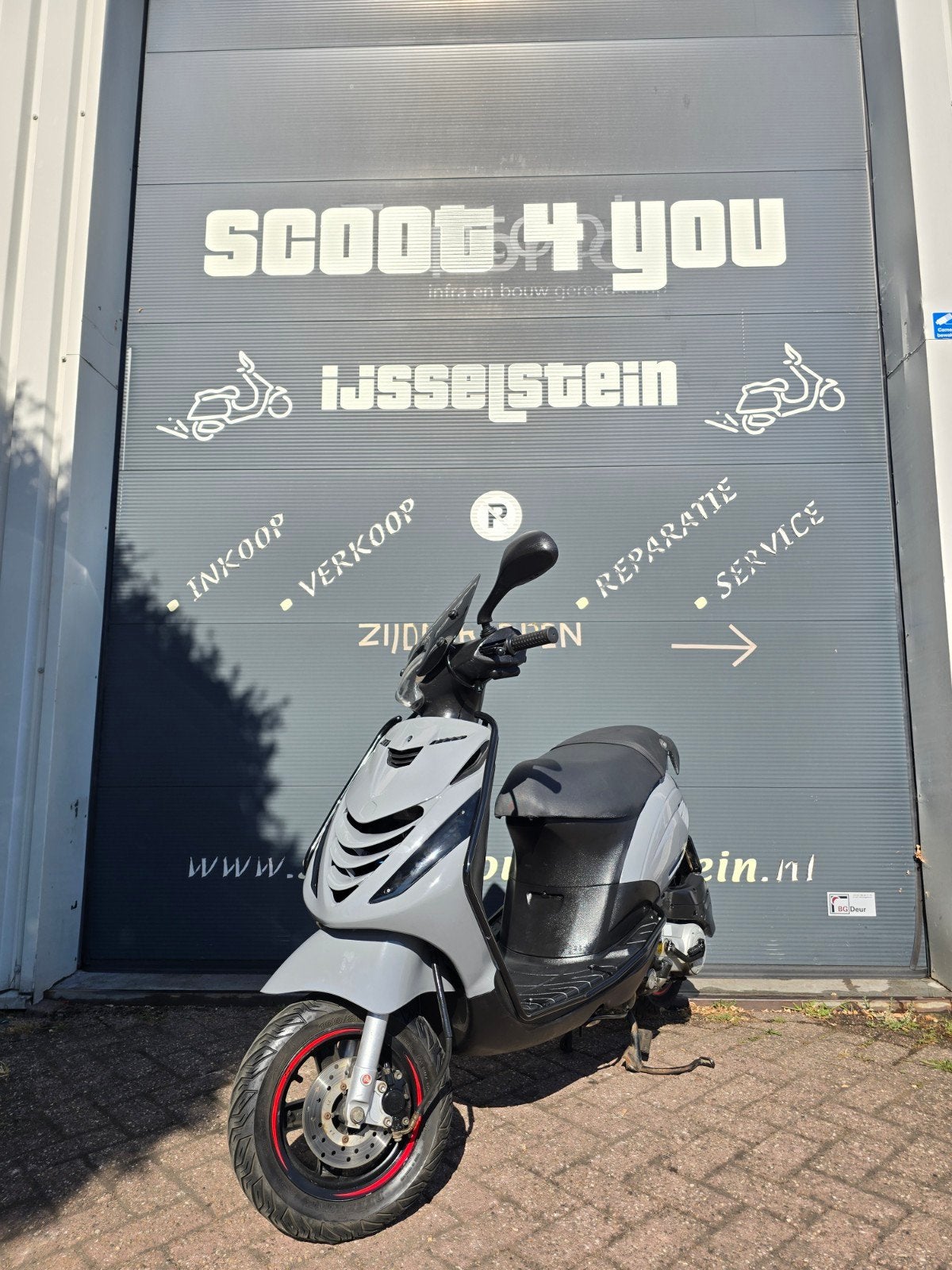 PIAGGIO ZIP 4T 2V NARDO GREY RS-1 FULL OPTION GARANTIE!, Ophalen, Zo goed als nieuw, Benzine, Zip