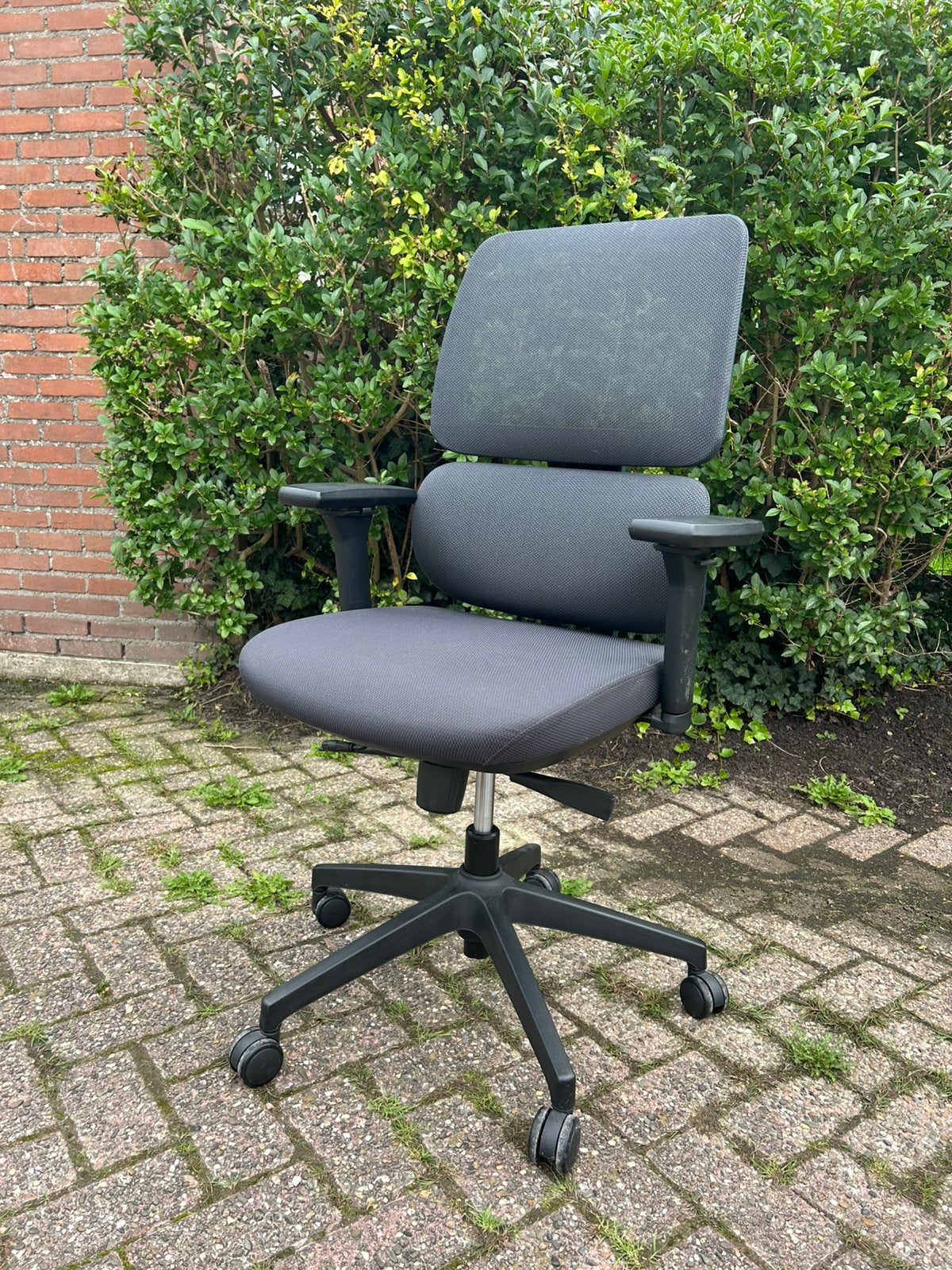 Ergonomische bureaustoel met verstelbare armleuningen, Huis en Inrichting, Gebruikt, Zwart, Ophalen of Verzenden, Bureaustoel