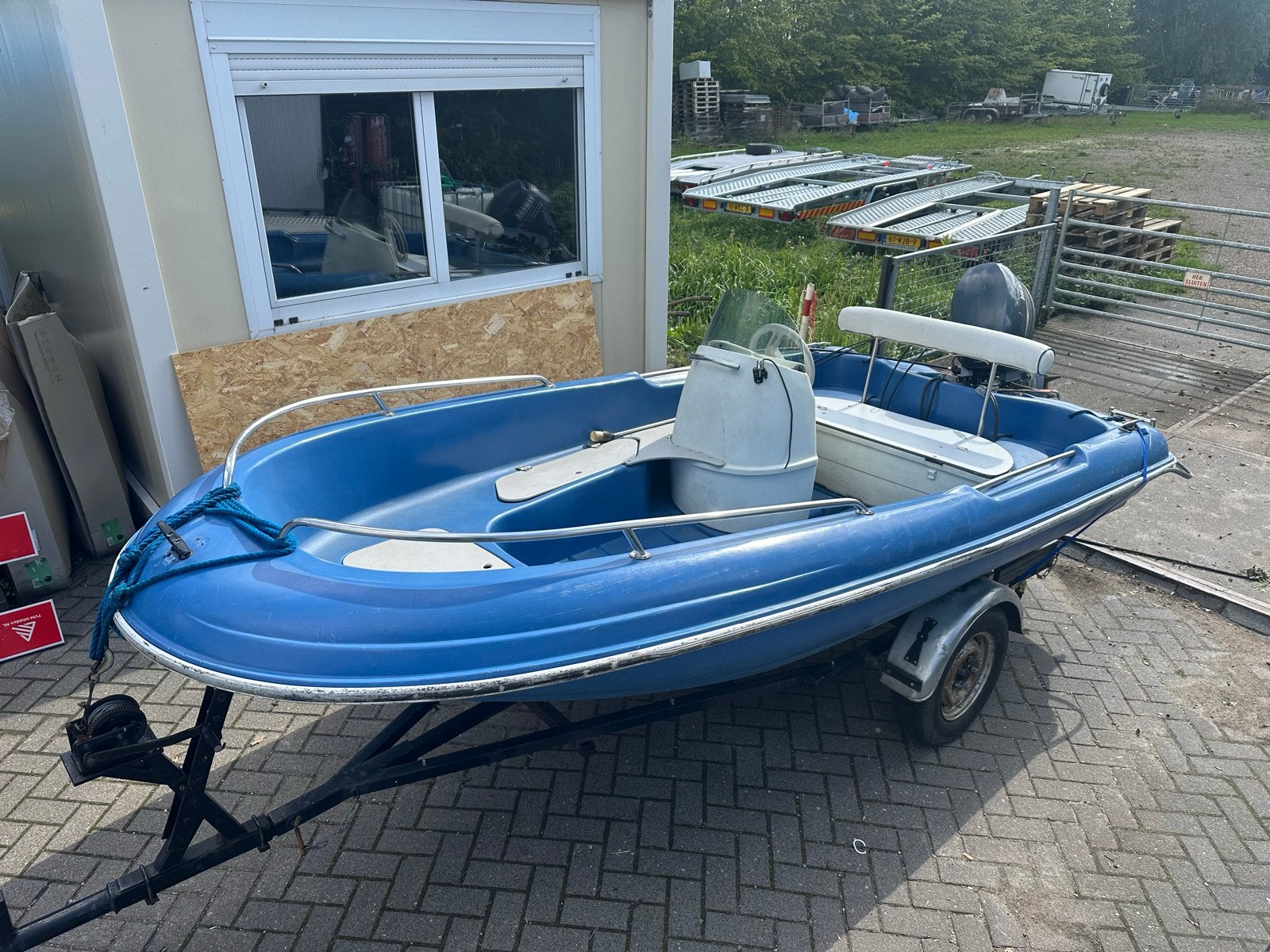 Blauwe consoleboot met Yamaha 9.9 buitenboordmotor, Benzine, Overige merken, Gebruikt, Buitenboordmotor