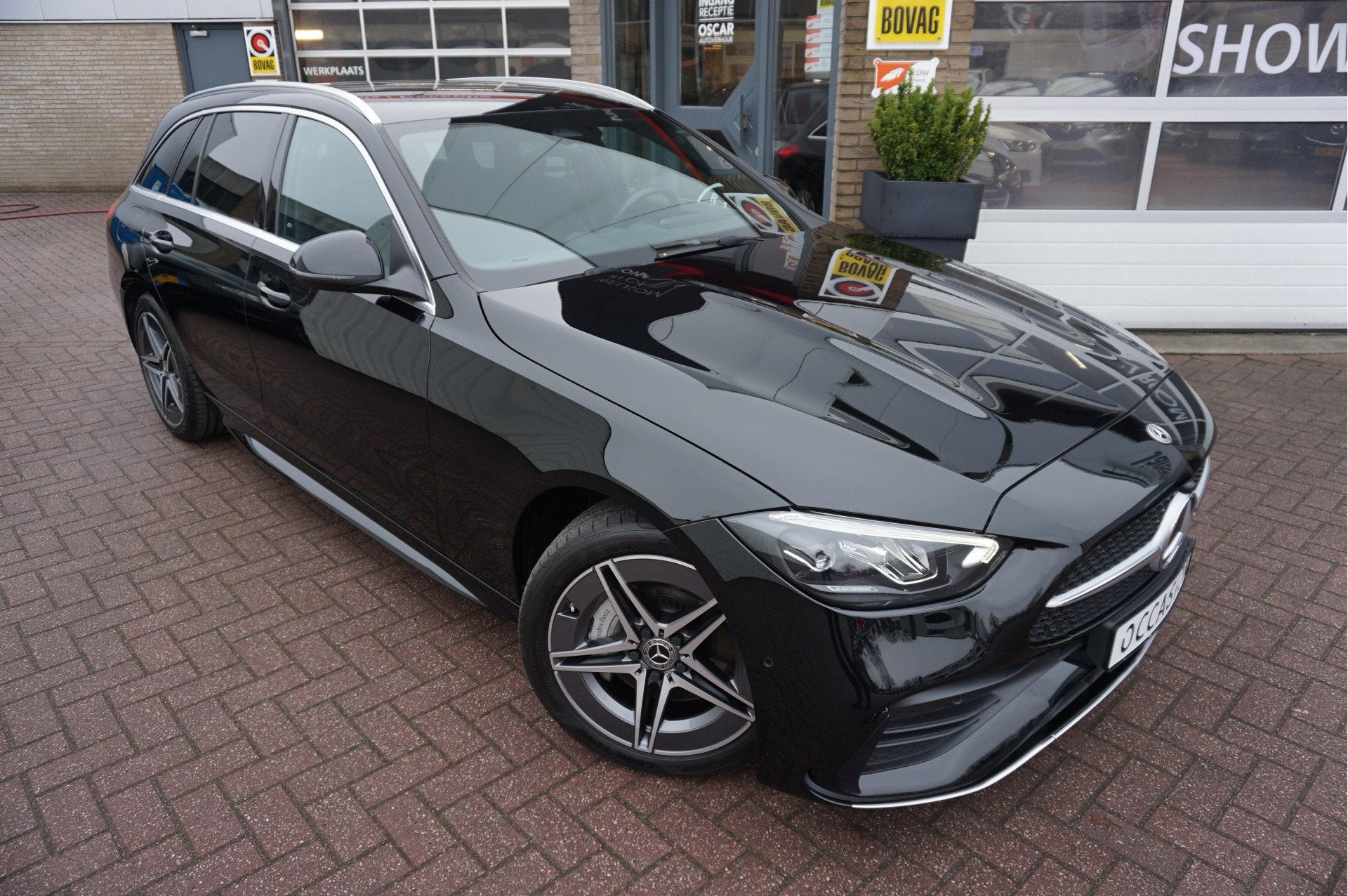 Mercedes-Benz C-Klasse Estate 300 e AMG Line (bj 2022), Dealer onderhouden, Achterwielaandrijving, Zwart, 4 cilinders