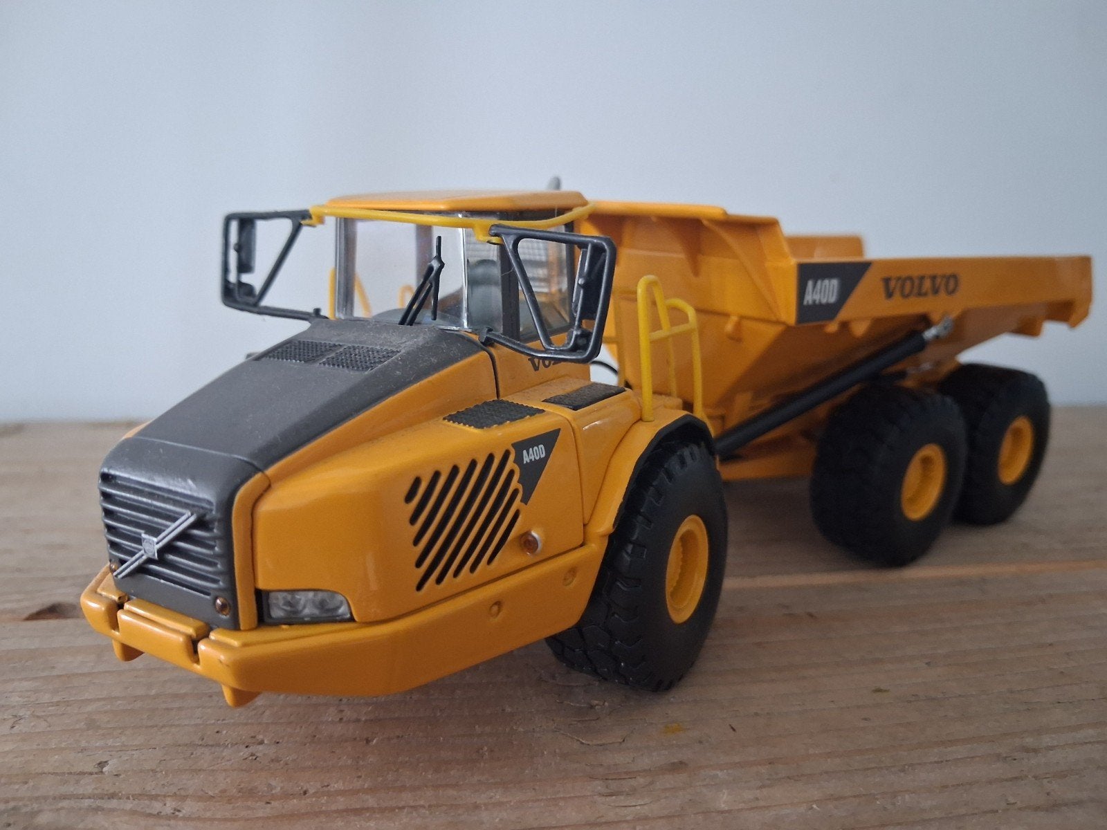 Volvo A40D Dumper Model - Gedetailleerd en Robuust, Ophalen of Verzenden, Zo goed als nieuw, Bus of Vrachtwagen, Overige merken