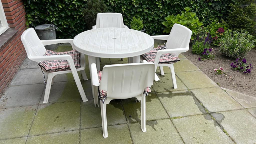 Jardin tuinstoelen (4 stuks) + ronde tafel., Ophalen, 4 zitplaatsen, Kunststof, Gebruikt