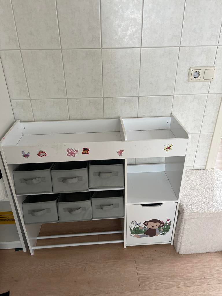 Witte kinderkast met illustraties, Kinderen en Baby's, Kinderkamer | Overige Meubels, Zo goed als nieuw, Kast, Ophalen