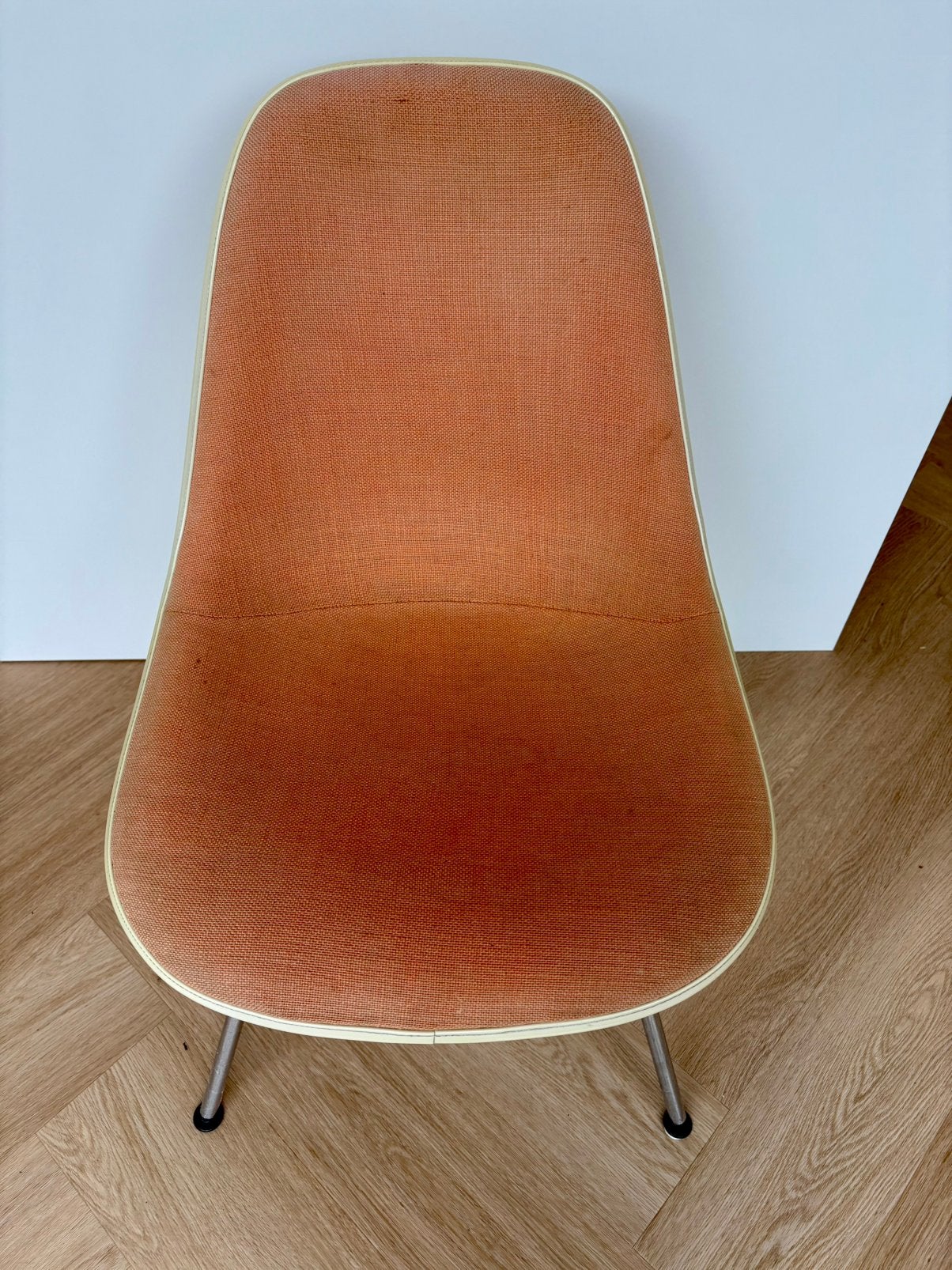 Eames fiberglass chair Herman Miller, Huis en Inrichting, Stoelen, Ophalen, Gebruikt, Eén