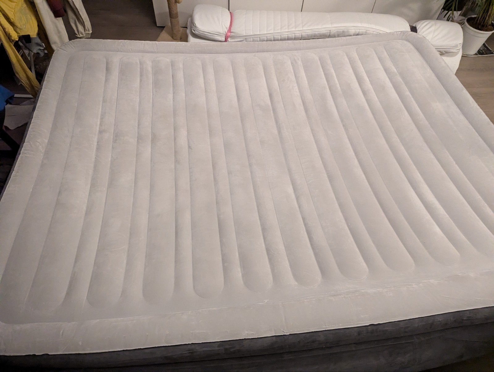 Intex airbed ultra plush 180x200 built-in pump, Ophalen of Verzenden