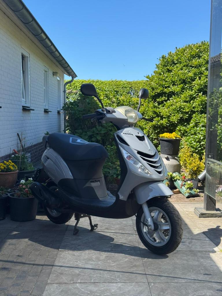 ⭐️Piaggio zip 2 takt 50cc SP-Line Nardo Grijs nieuwstaat⭐️