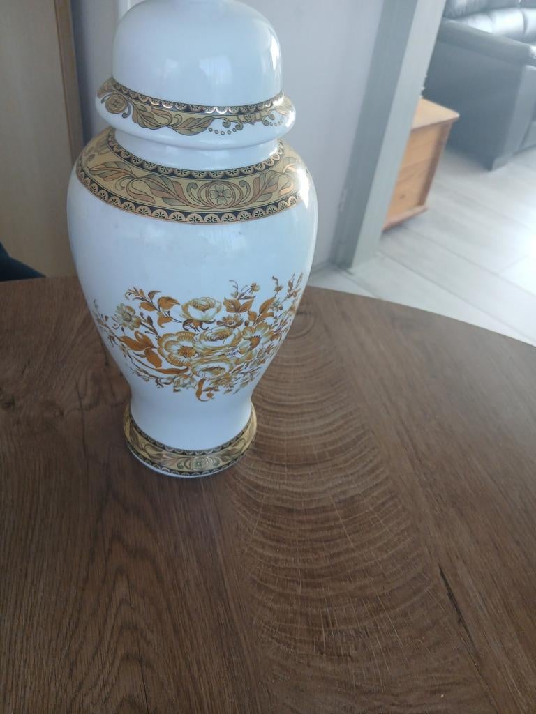 Een Ming Vaas/ Urm, Ophalen