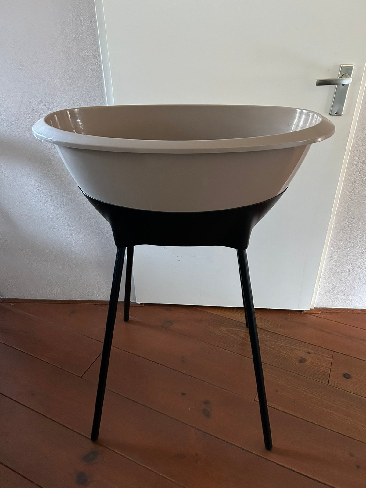 Babybadje LUMA - kleur taupe - nieuwprijs was 109,-, Ophalen, Zo goed als nieuw, Badje, Standaard