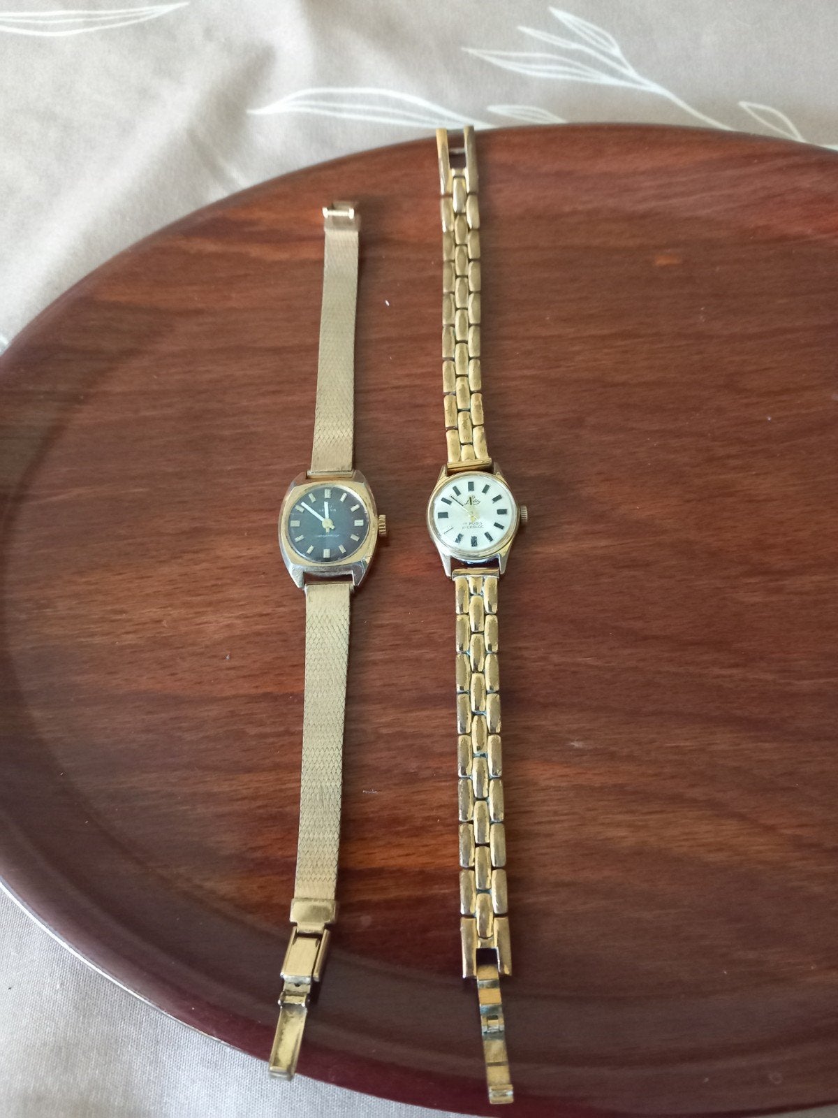 2 vintage werkende opdraai dames horloges- mechanisch, Verzenden, Gebruikt, Leer, Overige merken