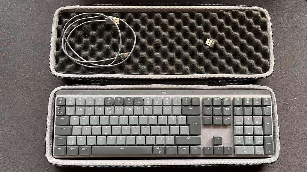Logitech MX Mechanical Toetsenbord - incl Case, Ergonomisch, Ophalen of Verzenden, Zo goed als nieuw, Draadloos