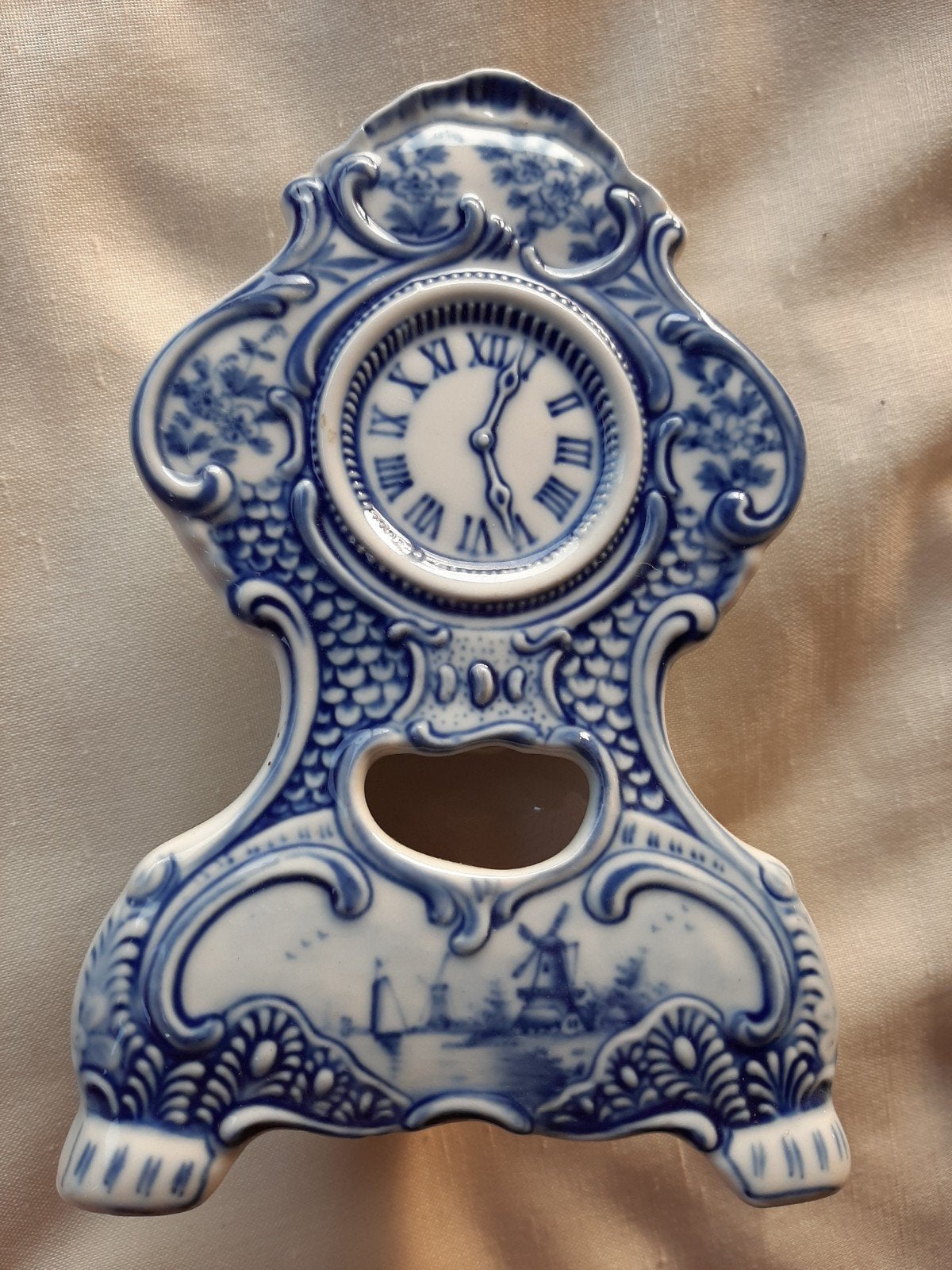 Delfts blauw beeldje van een klok, Verzamelen, Beelden en Beeldjes, Ophalen of Verzenden, Gebruikt