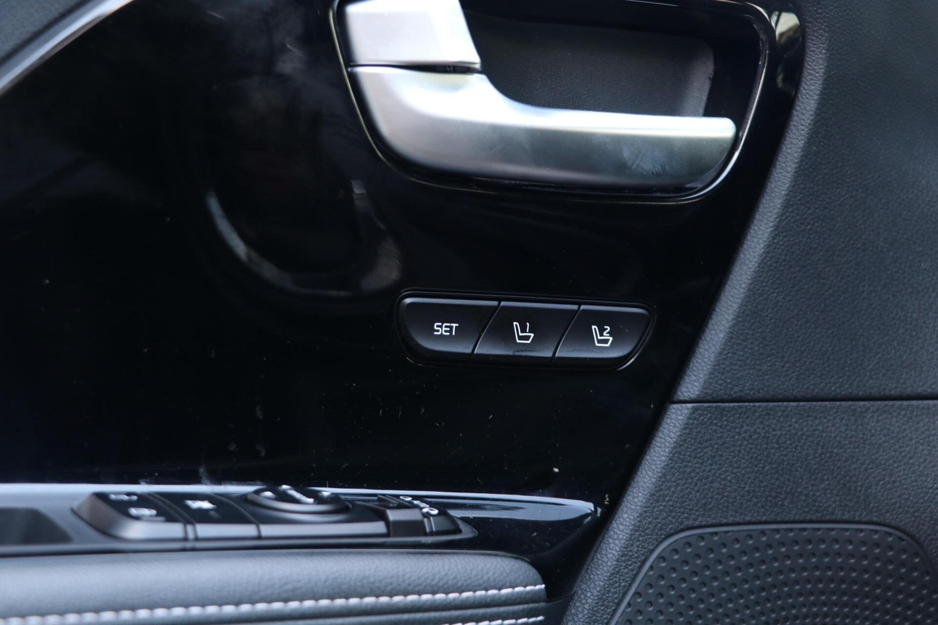 Foto 15 van Kia e-Niro ExecutiveLine 64 kWh Leder Trekhaak Warmtepomp Ad
