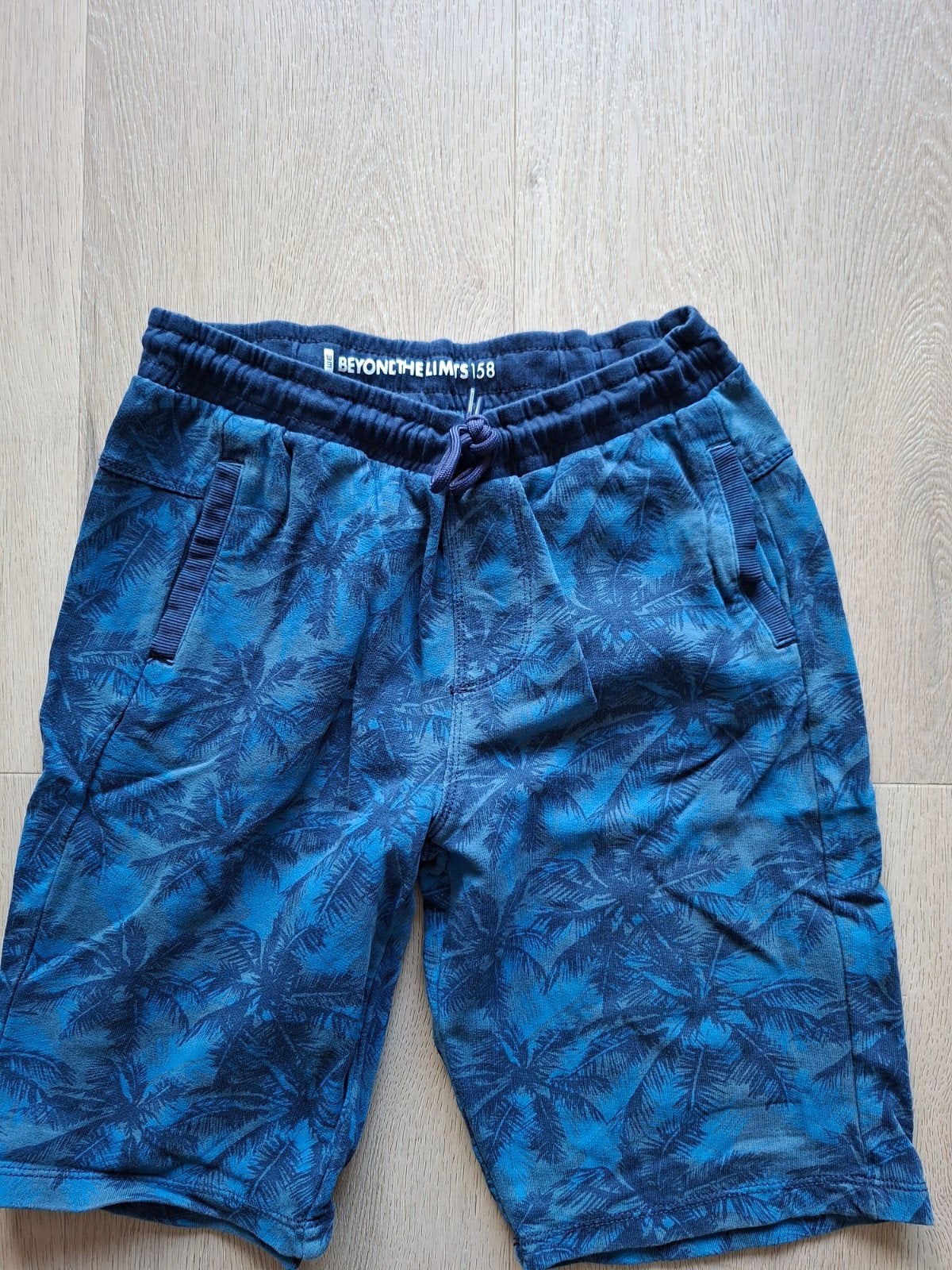 Korte broek maat 158 jongen We Fashion, Broek, Ophalen of Verzenden, Zo goed als nieuw, Jongen