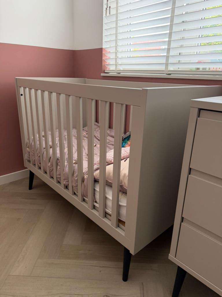 Complete babykamer Europe baby sterre oatmeal babypark, Kinderen en Baby's, Kinderkamer | Commodes en Kasten, Ophalen, 50 tot 70 cm