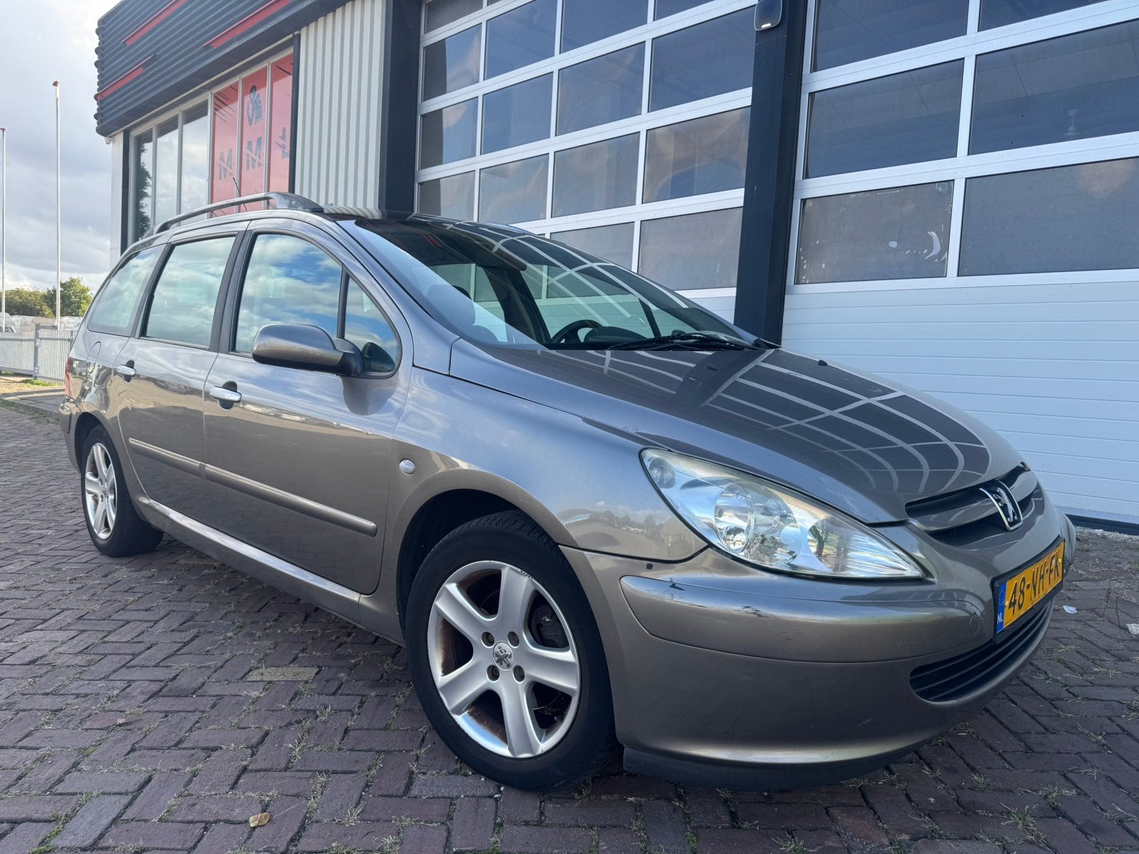Peugeot 307 2.0 16V SW AUT 7 persoons, Auto's, 4 cilinders, Grijs, Zilver of Grijs, 1500 kg