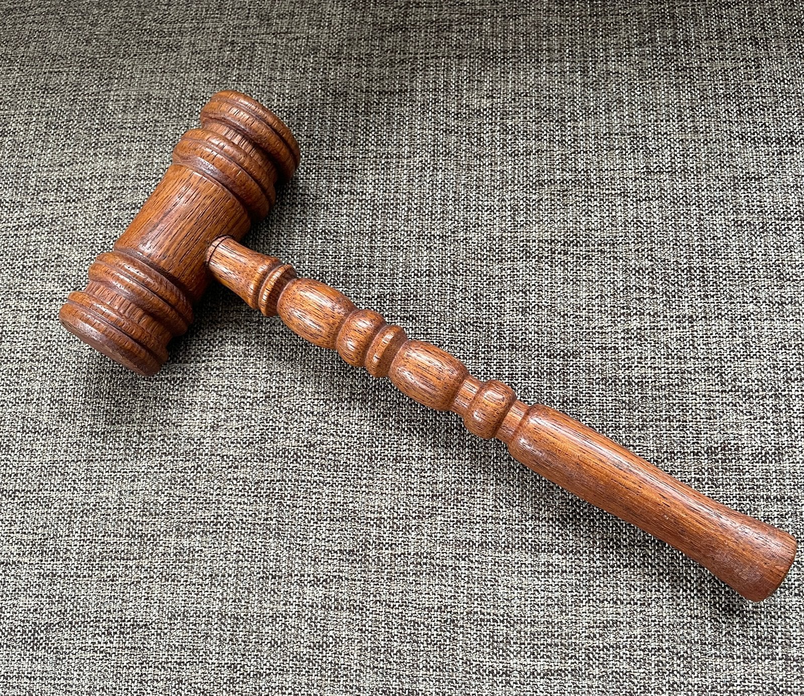 Eikenhouten voorzitters/veilinghamer, Ophalen