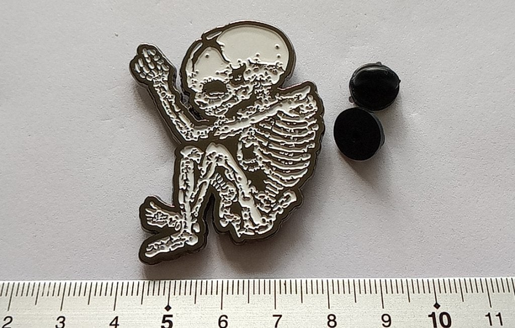 Cannibal Corpse mooie  butchered at birth pin badge speld, Verzenden, Nieuw, Overige typen