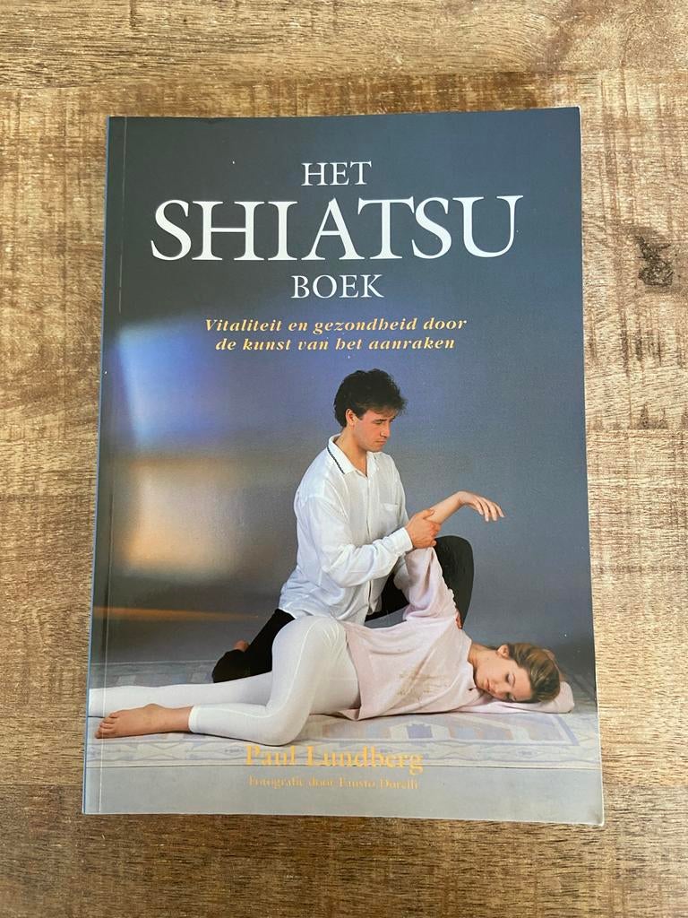 Het Shiatsu Boek - Leer de kunst van Shiatsu massage, Ophalen of Verzenden, Zo goed als nieuw, Kruiden en Alternatief