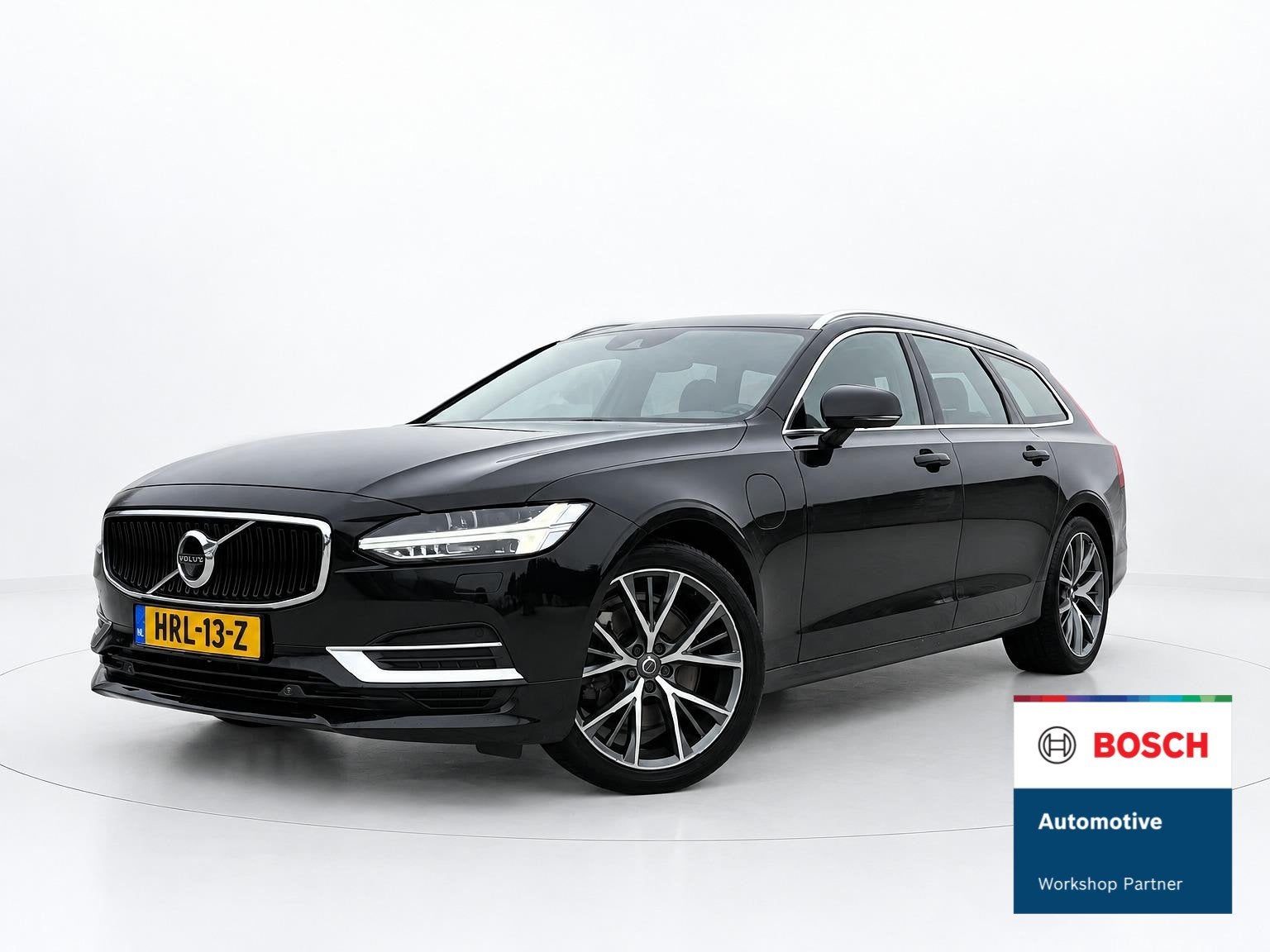 Volvo V90 2.0 T8 AWD Momentum, Euro 6, 4 cilinders, 1969 cc, Zwart