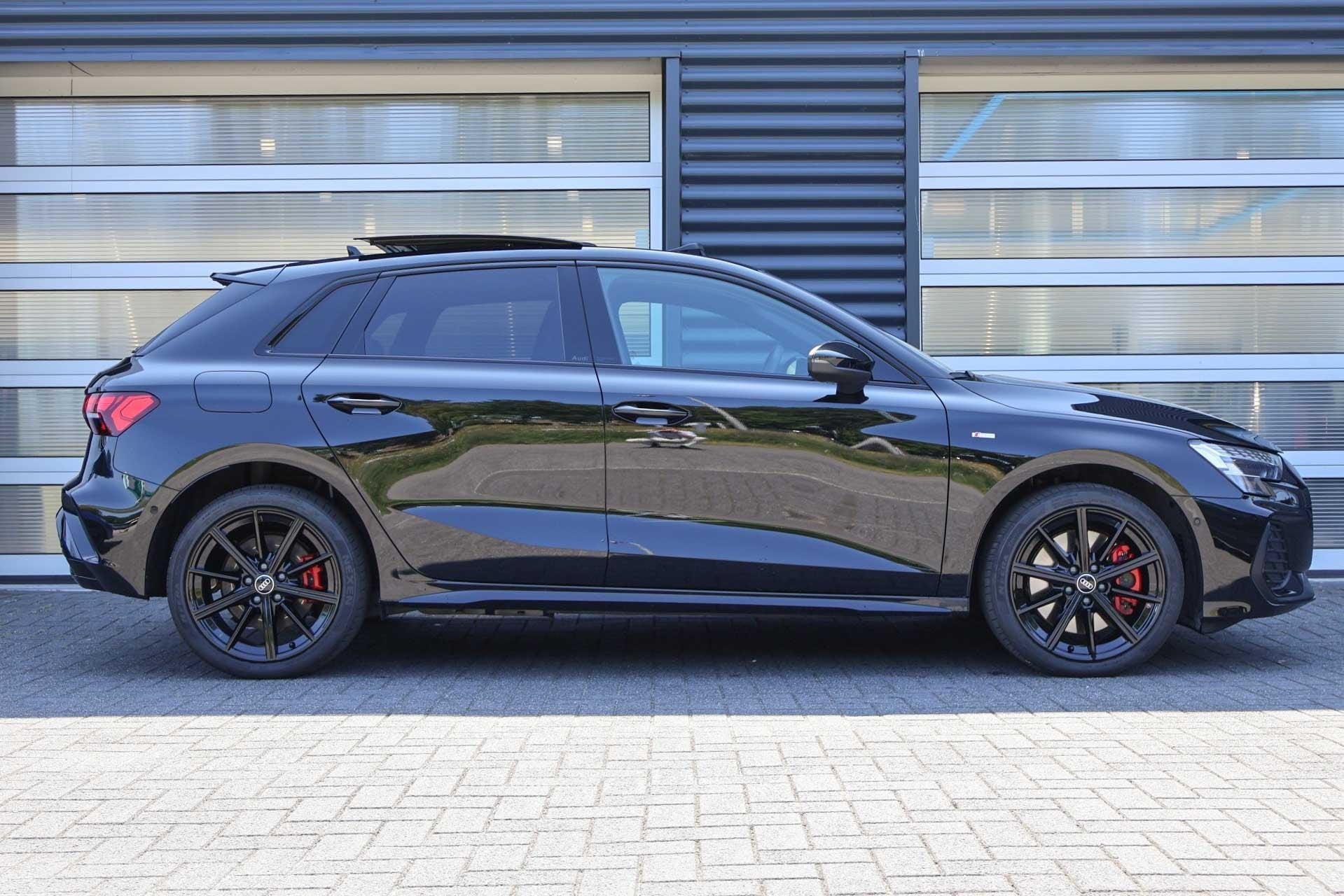 Audi A3 Sportback 45 TFSIe 272pk S edition Competition | Pan, Auto's, Audi, 12 maanden, 4 cilinders, 150 min, Leder en Stof