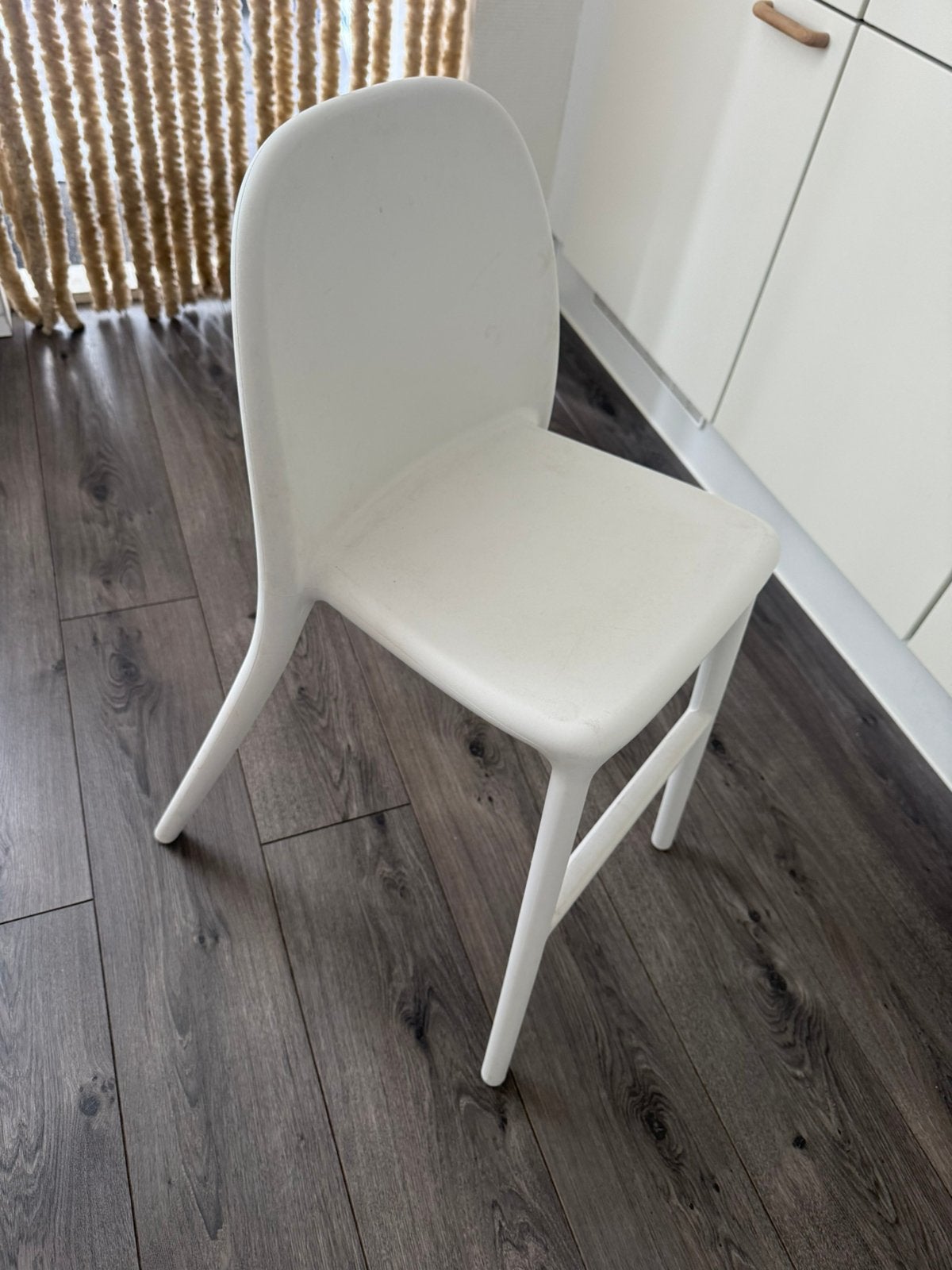 Ikea Urban kinderstoel wit, Kinderen en Baby's, Kinderstoelen, Ophalen, Gebruikt, Overige typen, Aanschuifbaar
