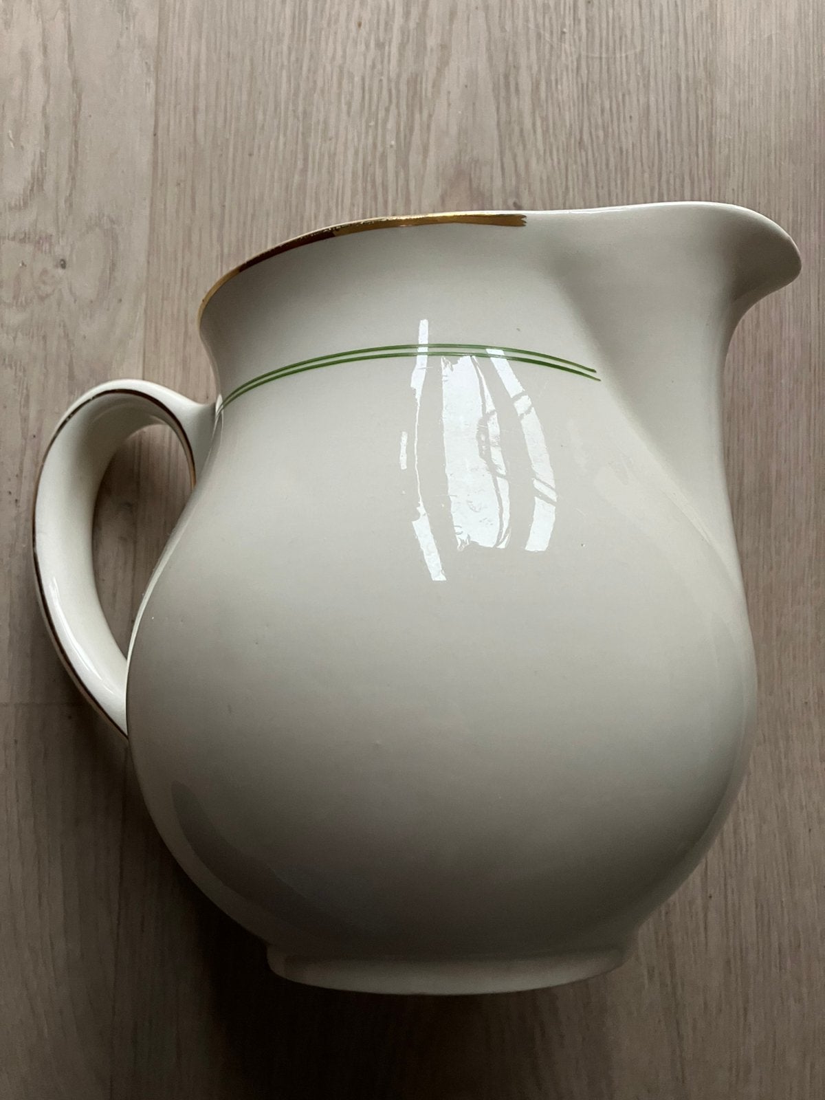 Vaas met groen en goudkleurig randje, Ophalen of Verzenden, Groen