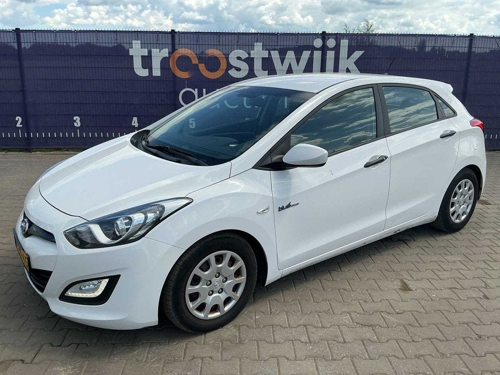 2013 - Hyundai - i30 - 1.6 CRDi i-Dr. Cool - Personenauto, Auto's, Hyundai, Euro 5, Gebruikt, Bedrijf, Diesel