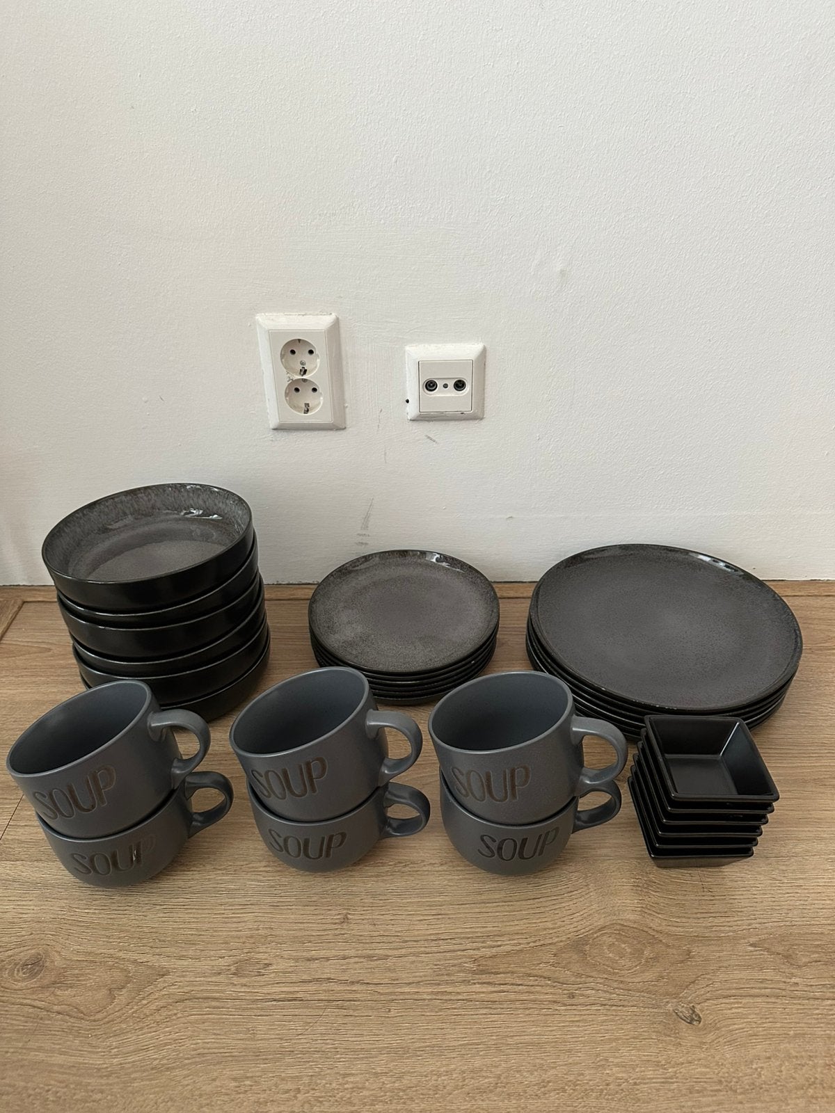 Zwarte servies set, Huis en Inrichting, Keuken | Servies, Ophalen, Aziatisch, Zo goed als nieuw, Aardewerk