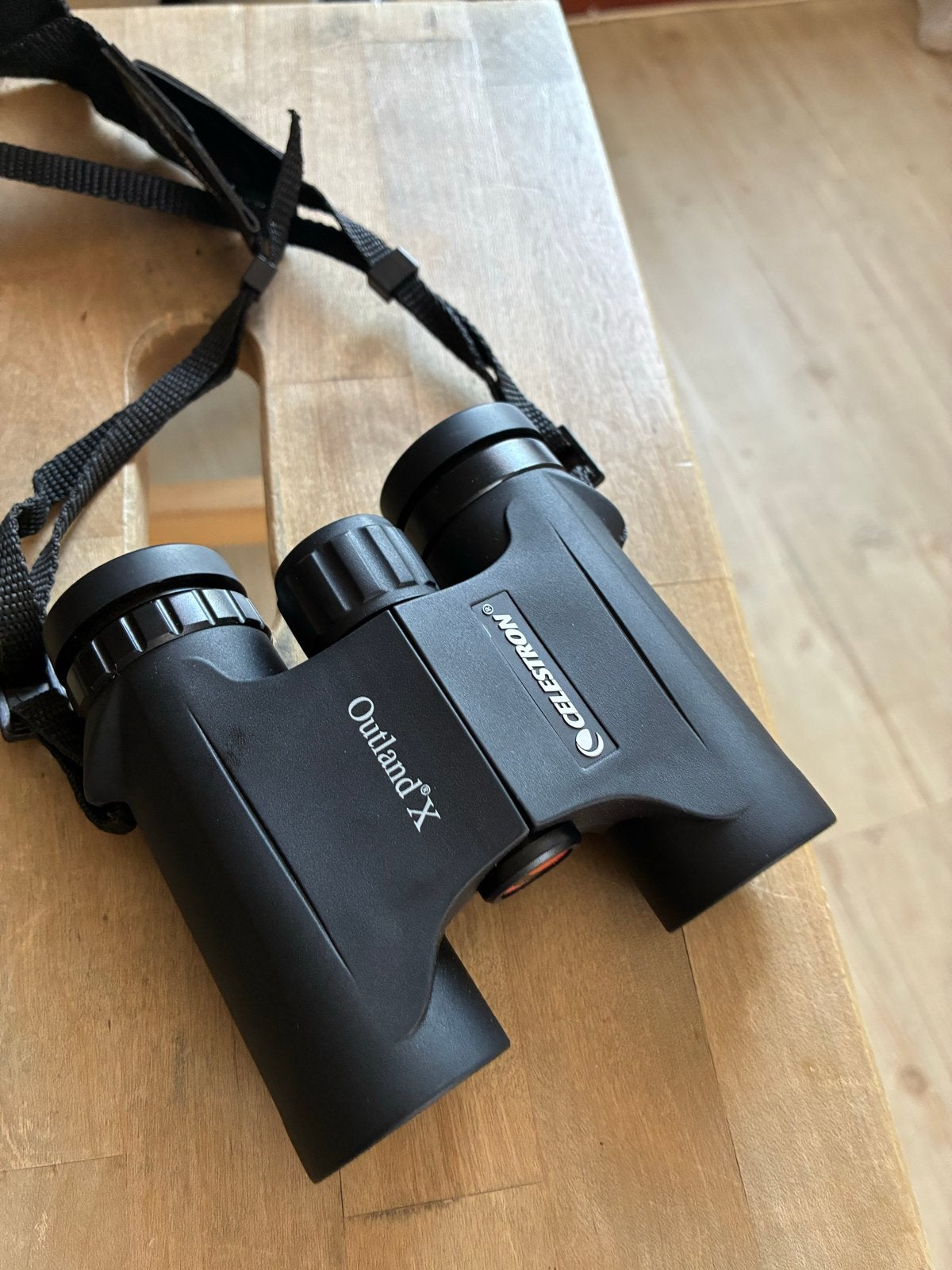 Celestron Outland X 8x25 Verrekijker met hoes, Ophalen of Verzenden, Zo goed als nieuw, Met hoes of tas, Dakkant (recht)