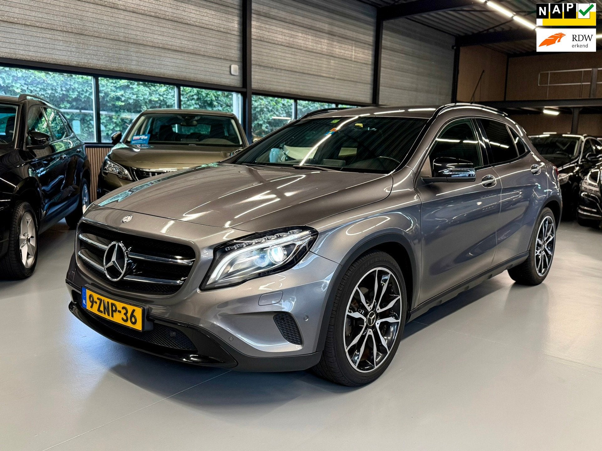 Mercedes-Benz GLA-klasse 200 Ambition Automaat l Led l Cruis, Auto's, Gebruikt, Euro 6, 715 kg, Bedrijf