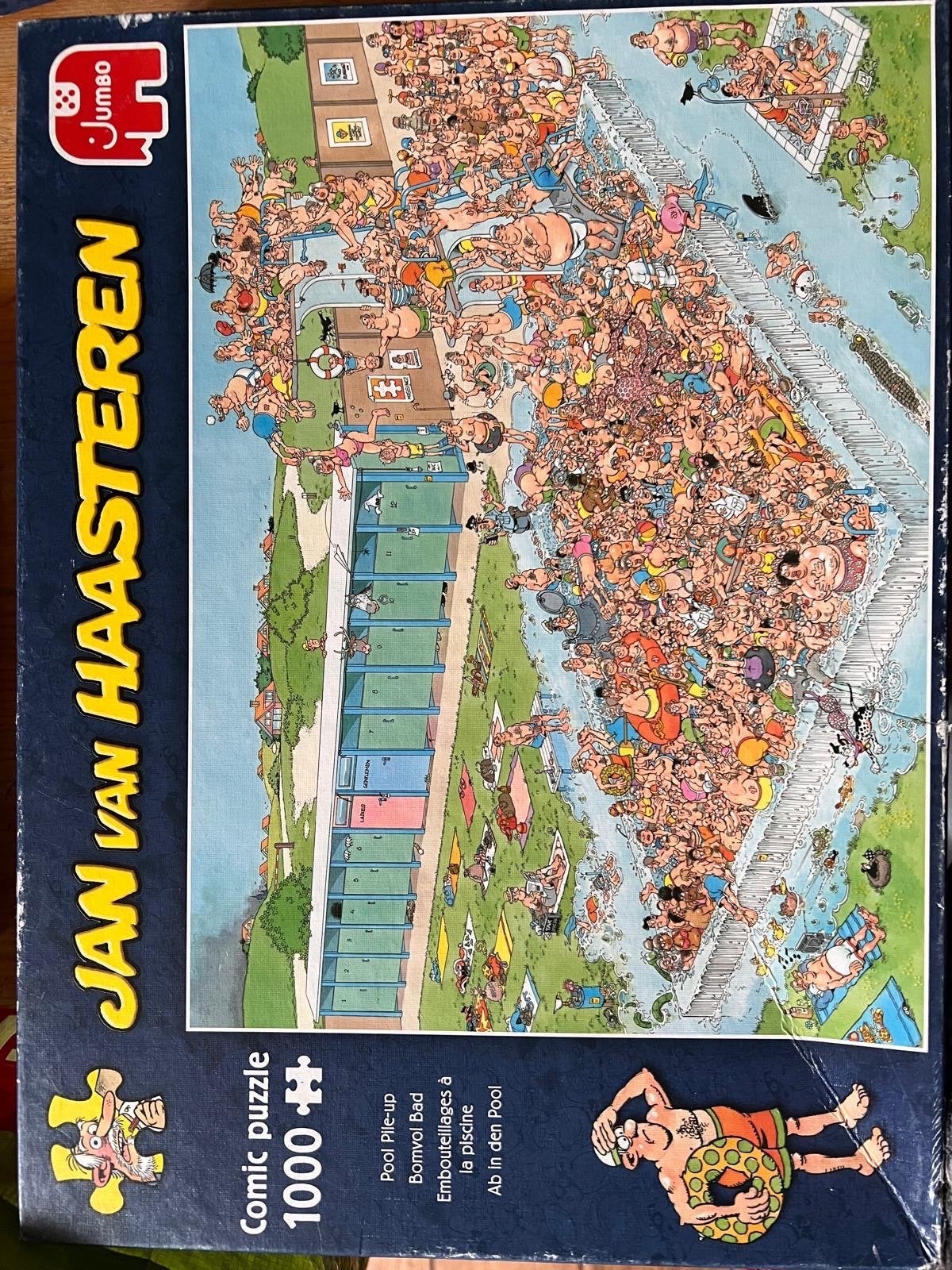 Jan van Haasteren - Pool Pile-up (1000 stukjes) bomvol bad, Ophalen of Verzenden, 500 t/m 1500 stukjes, Gebruikt
