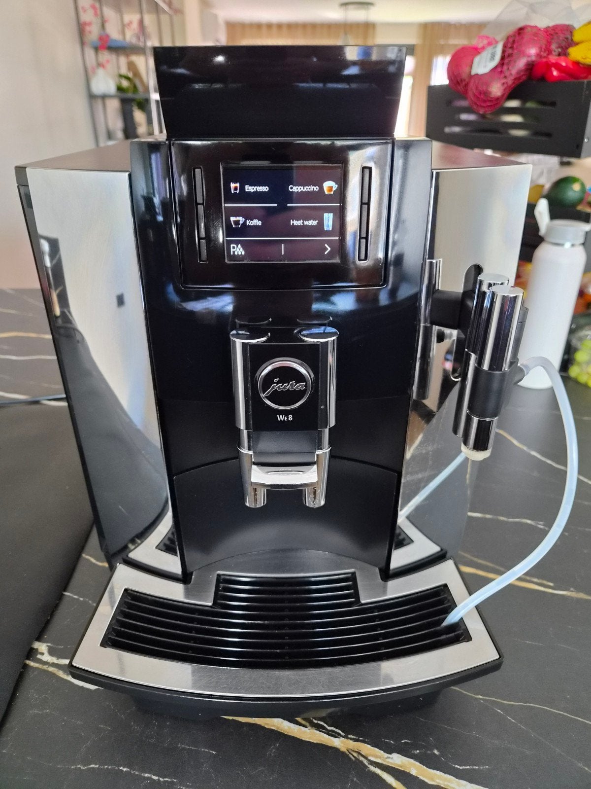 Jura We8 chrome [ garantie & onderhoudsbeurt ], 10 kopjes of meer, Ophalen of Verzenden, Zo goed als nieuw, Koffiemachine