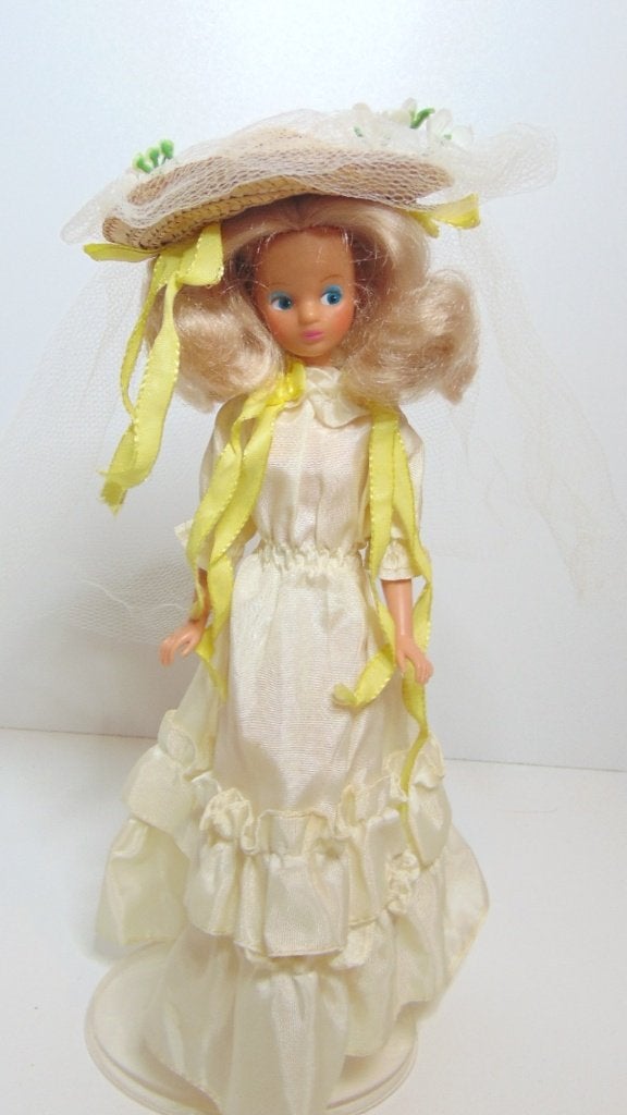 Daisy mary quant pop "Country Wedding outfit, Verzamelen, Poppen, Ophalen of Verzenden, Gebruikt, Pop