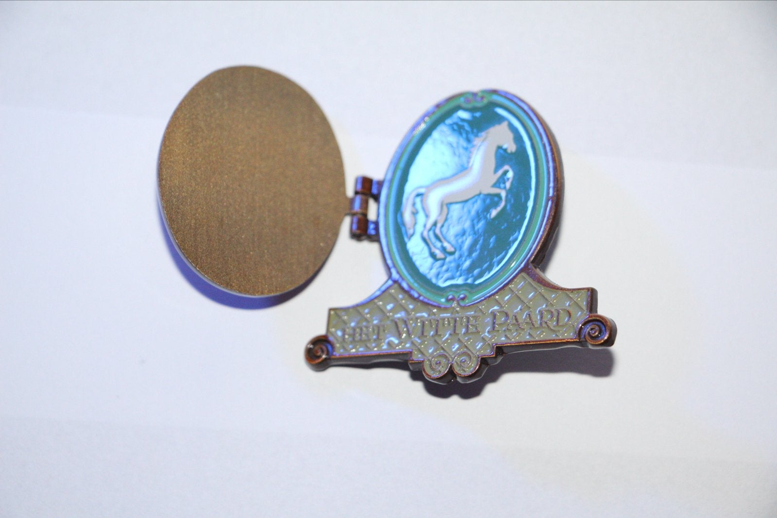 Efteling Pin Het Witte Paard 50 Jaar Jubileum, Verzenden, Zo goed als nieuw, Button of Speldje