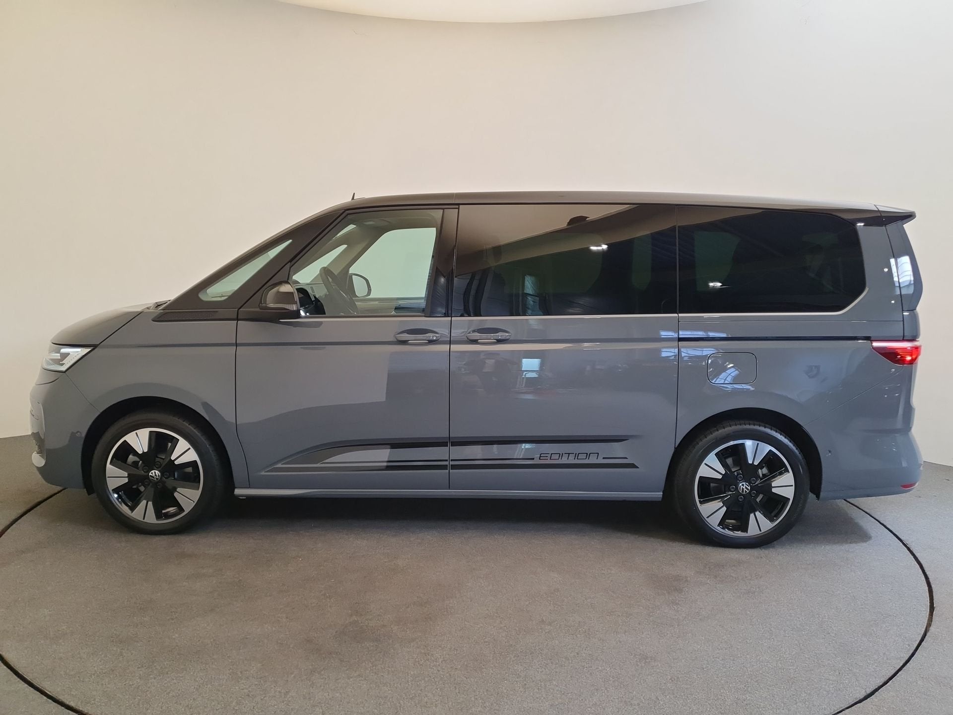 Volkswagen Multivan 1.5 eHybrid L2 Edition 4Motion Wegklapba, Automaat, Stof, 7 stoelen, Vierwielaandrijving