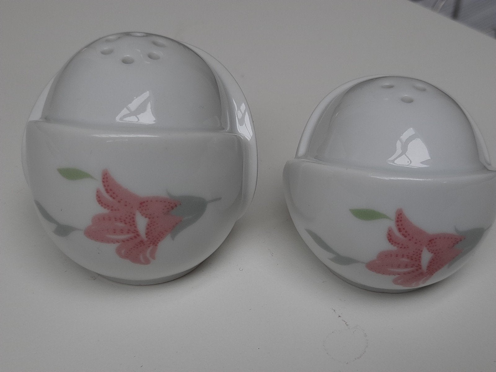 Peper en zoutstel vintage bloemen, Antiek en Kunst, Antiek | Servies los, Ophalen of Verzenden