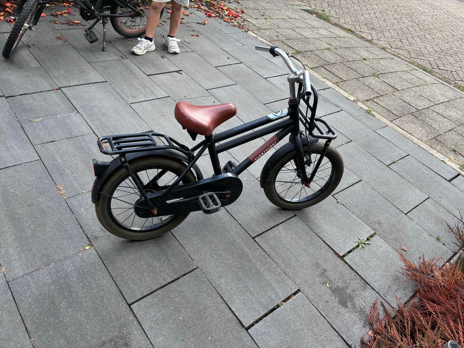 Kinderfiets 16 inch met voordrager en terugtraprem, Fietsen en Brommers, Fietsen | Kinderfietsjes, Ophalen, Gebruikt, Terugtraprem
