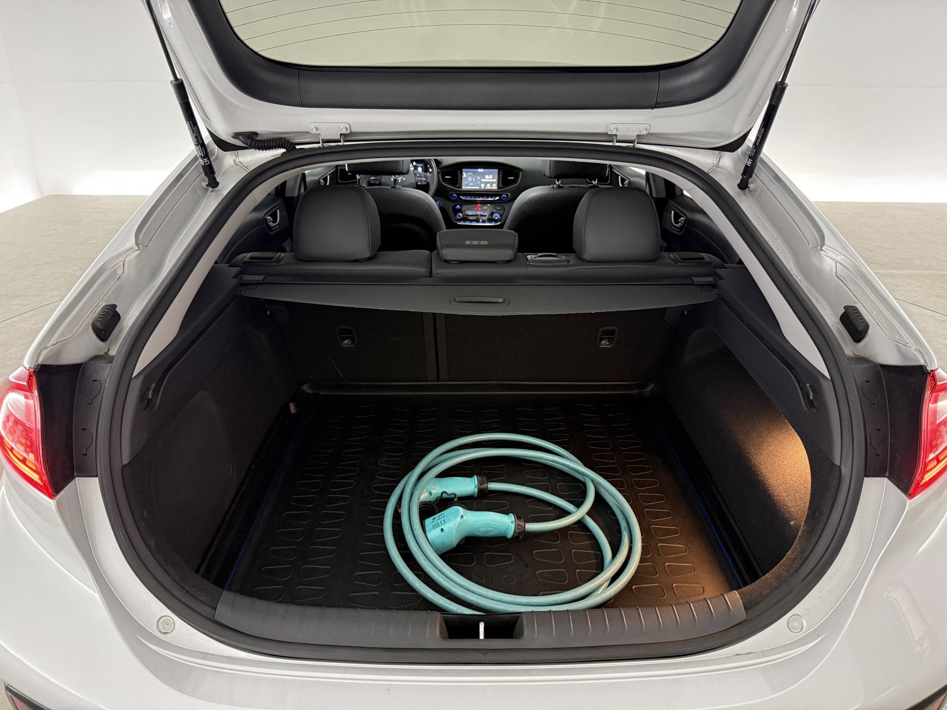 Foto 27 van Hyundai IONIQ Premium EV | Snelladen | SOH 87% | Pano | Stoe