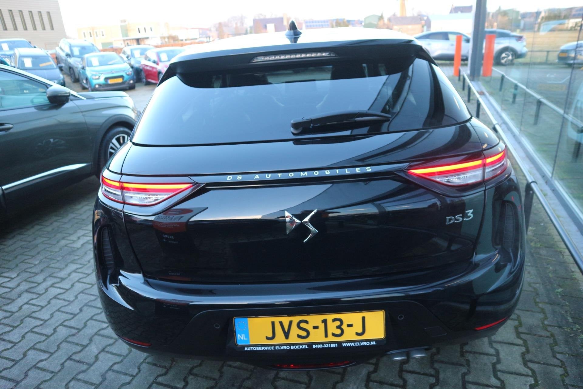 DS 3 1.2 PureTech Opéra AUTOMAAT NAVI 360 CAMERA LEDER MASS, Auto's, Gebruikt, 1199 cc, Zwart, Leder