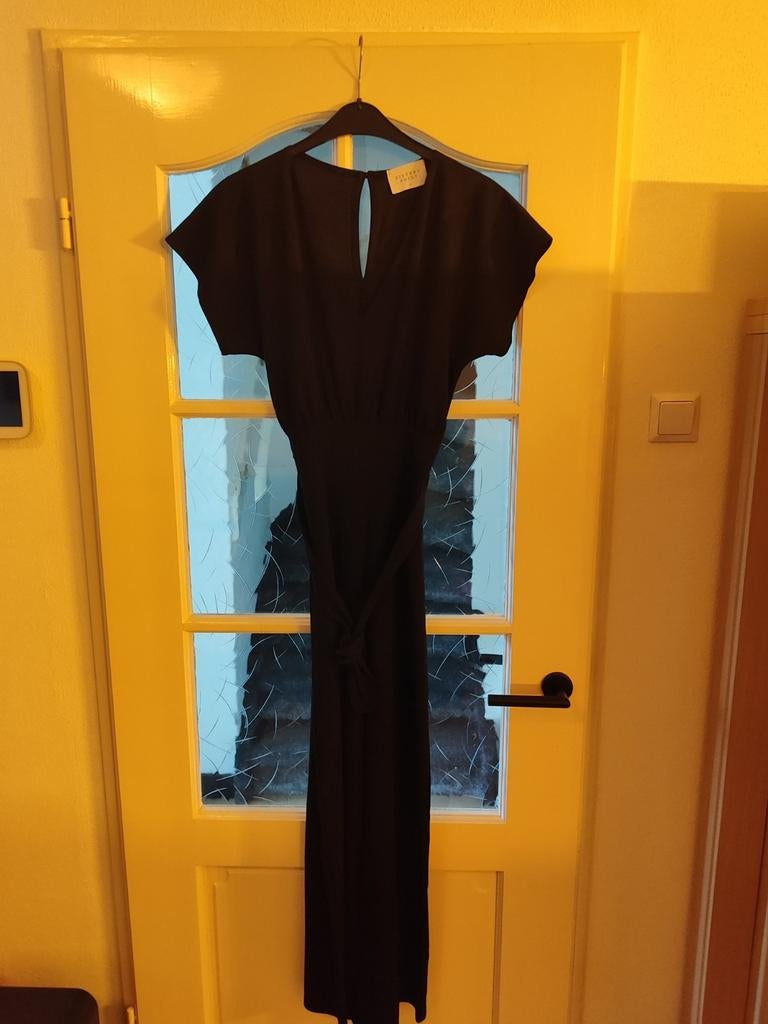 Jumpsuit S zwart sisters point wijde pijpen met ceintuur, Ophalen of Verzenden, Zo goed als nieuw, Zwart