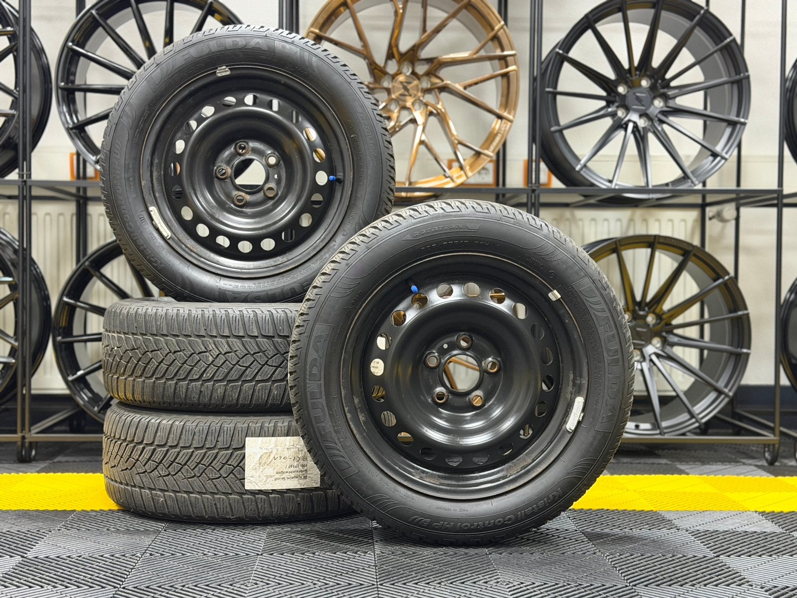 16 INCH WINTERSET NISSAN LEAF PULSAR CA 6MM €199,-, Ophalen, 16 inch, Banden en Velgen, 205 mm
