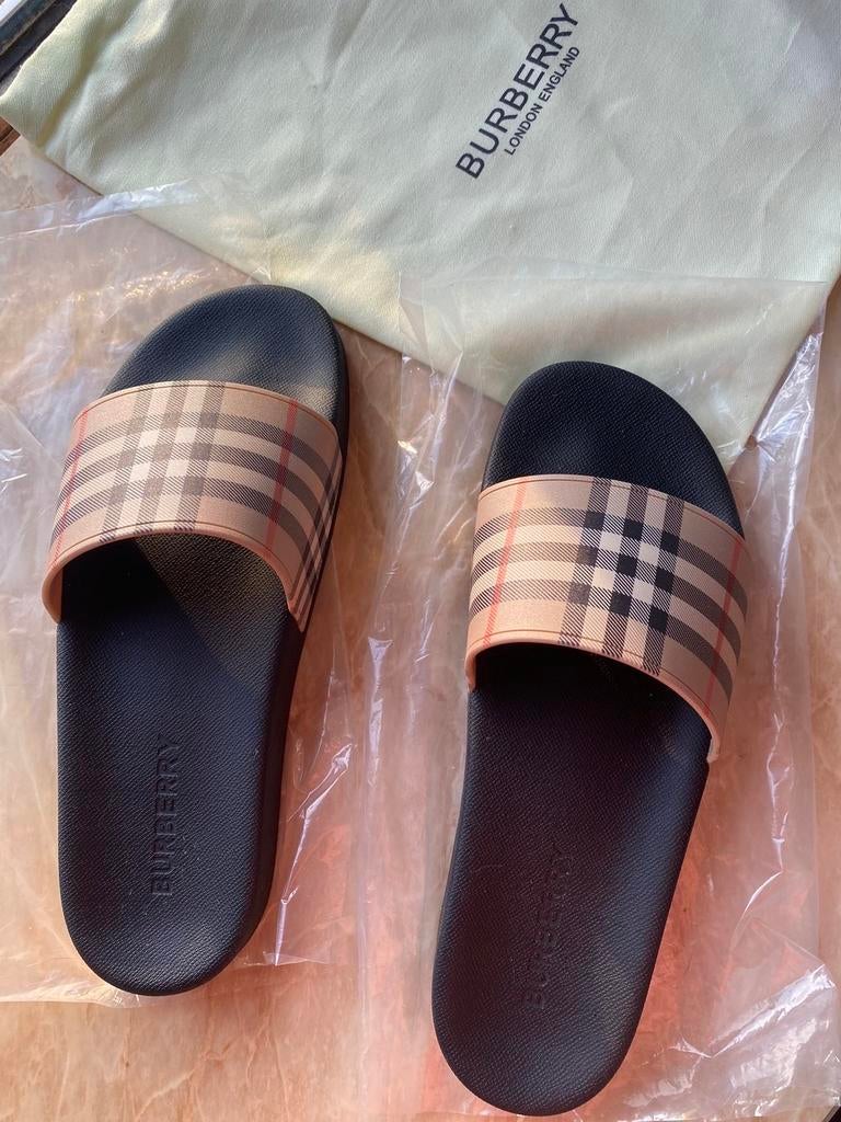 Burberry Check Slides - Nieuw met stofzak, Kleding | Heren, Badmode en Zwemkleding, Ophalen, Overige maten, Beige